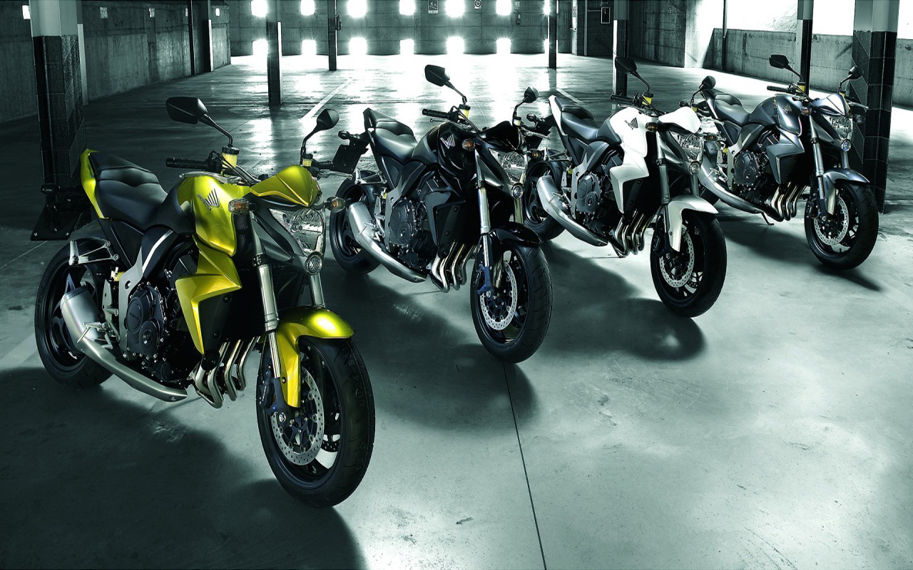 Quattro moto sportive in garage, 1280x800 HD, HP Laptop