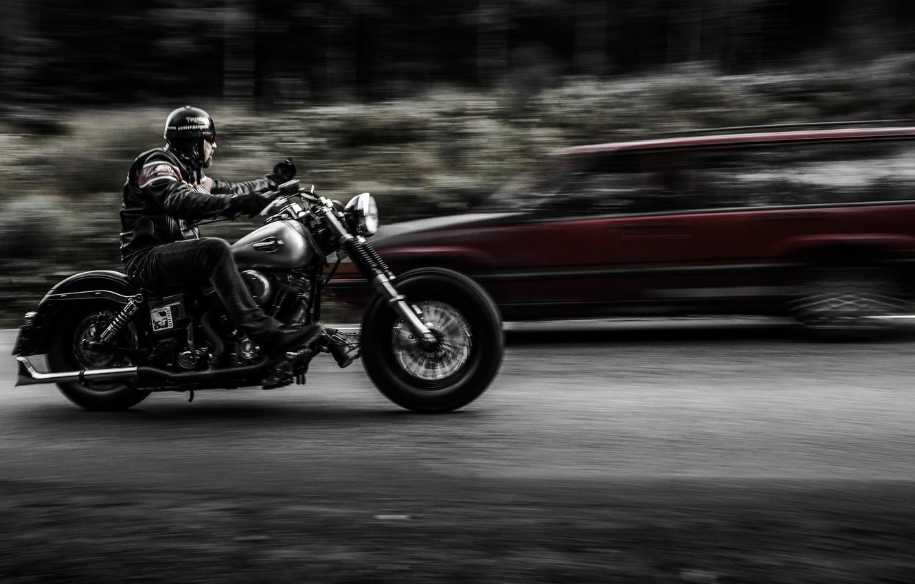 Motociclista in movimento su strada, 1332x850 720p, PC