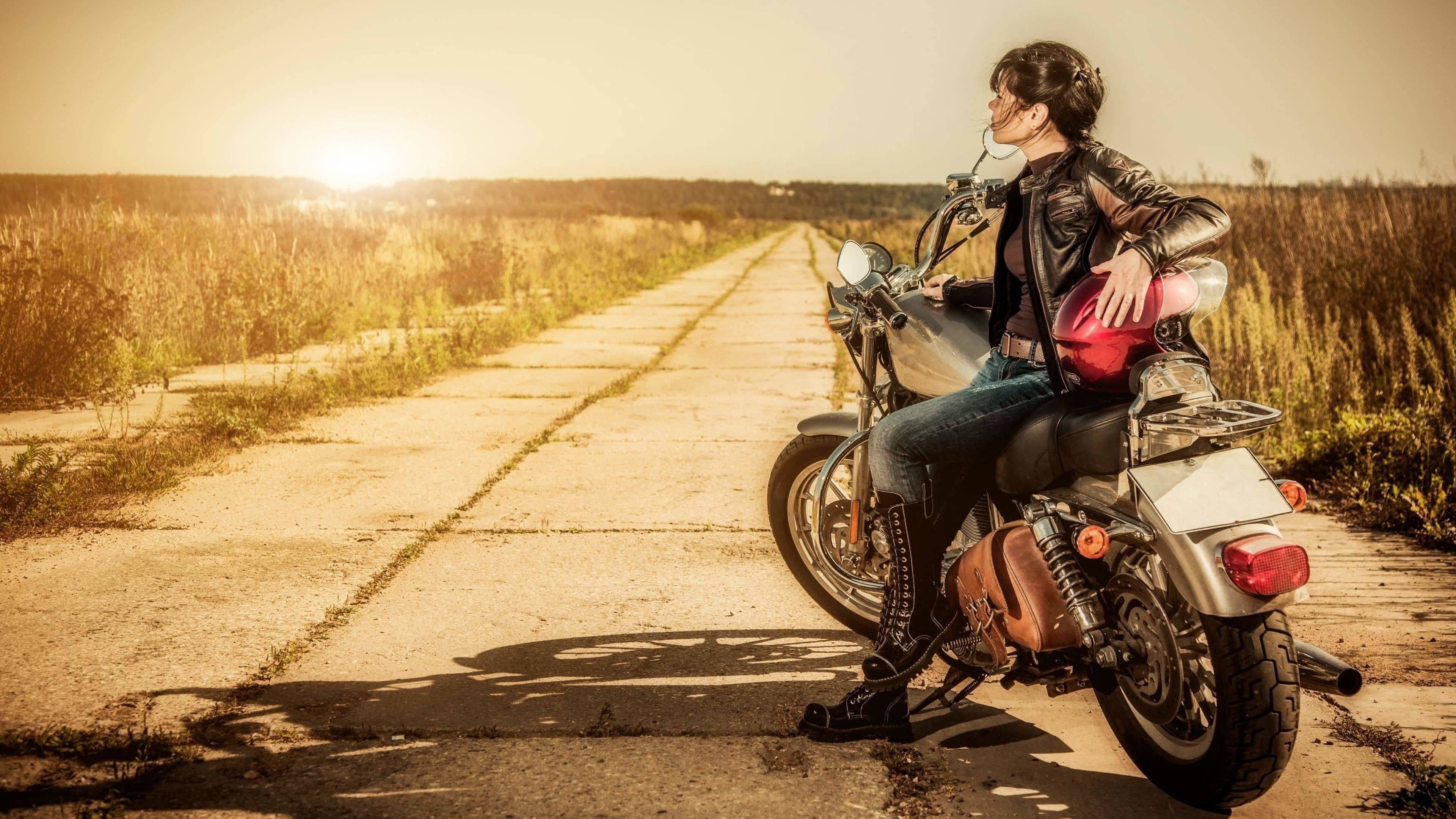 Motociclista donna al tramonto, 3840x2160 Ultra HD, 4K TV