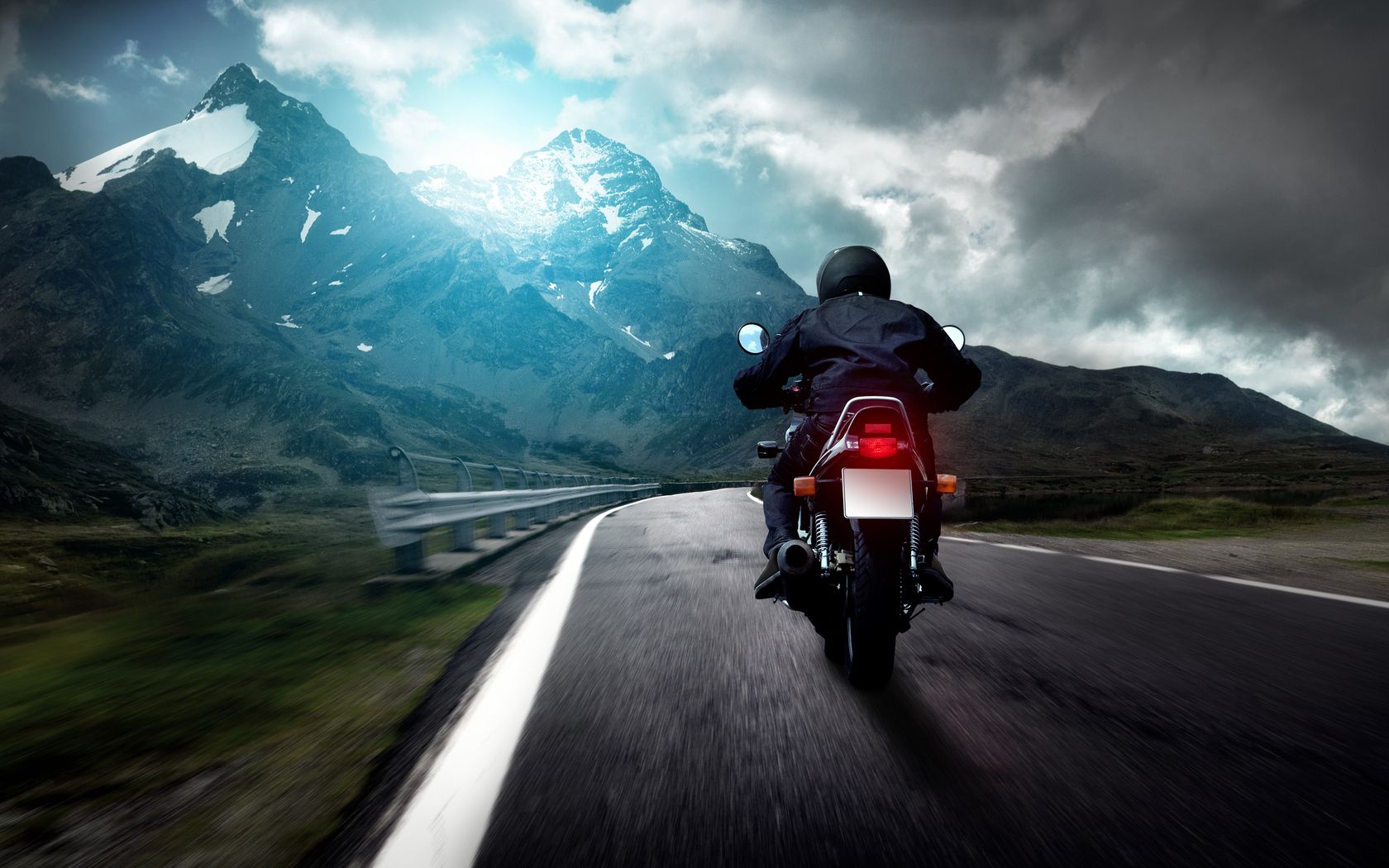 Motociclista su strada montagna, 1680x1050 900p, PC