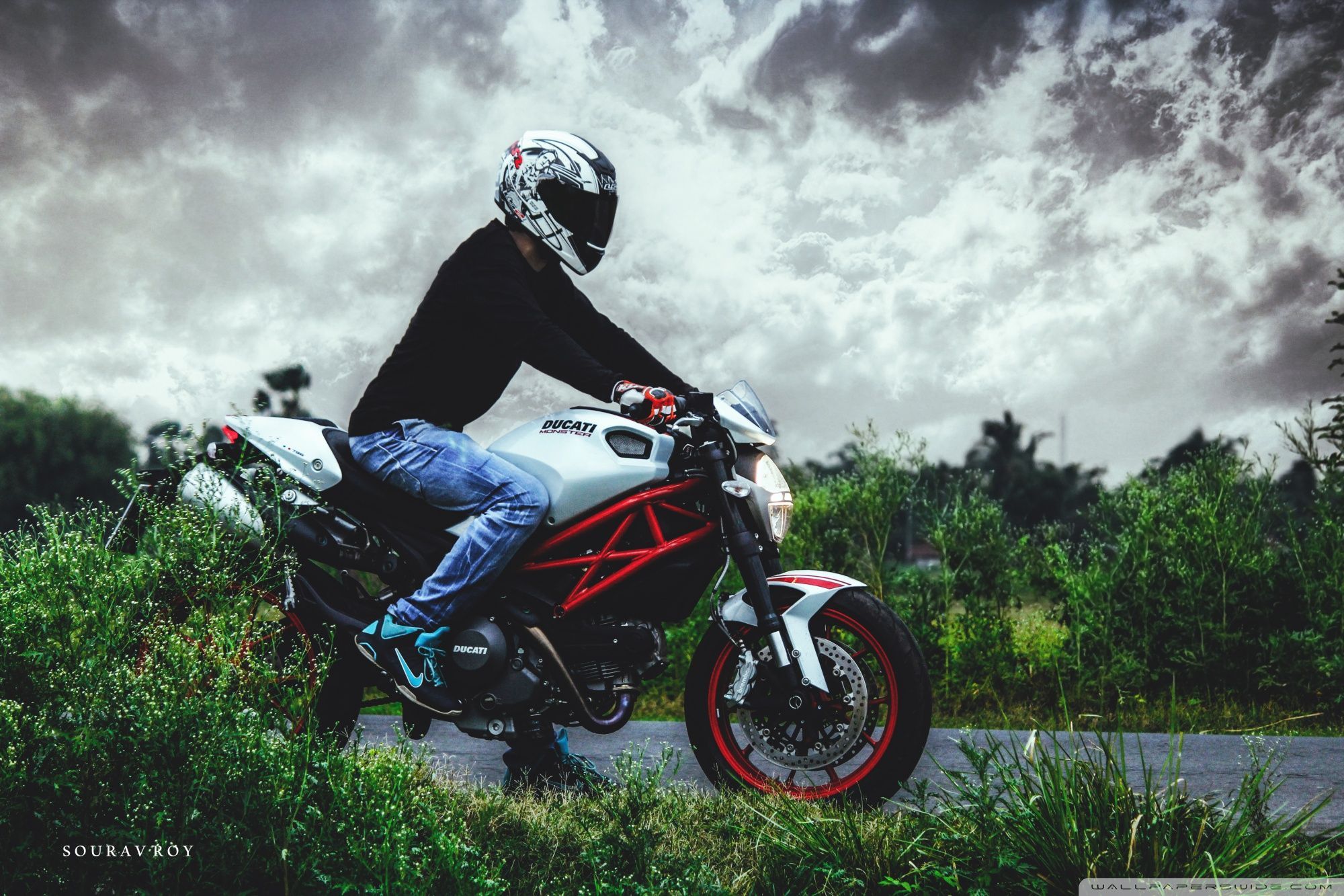 Motociclista con moto sportiva, 2000x1333 alta risoluzione, Desktop