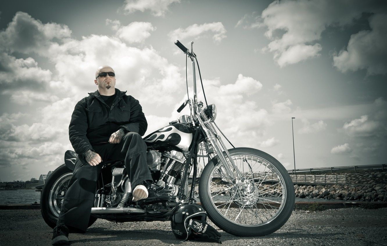 Motociclista con moto chopper, 1332x850 720p, PC