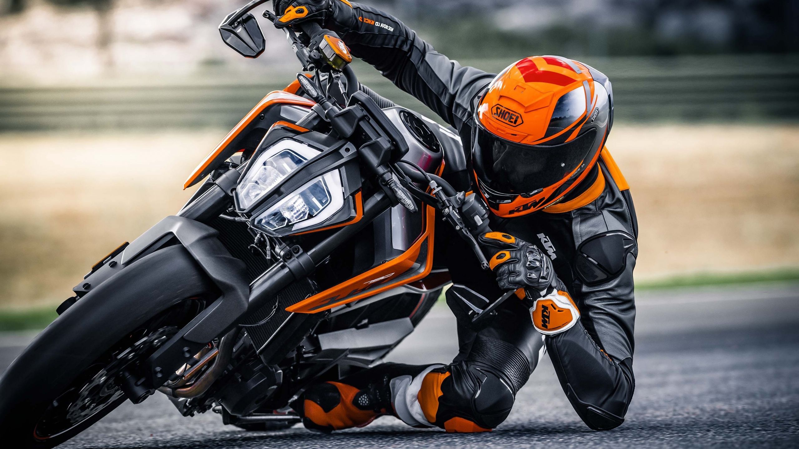 Motociclista KTM 790 Duke arancione, 2560x1440 2K, Desktop