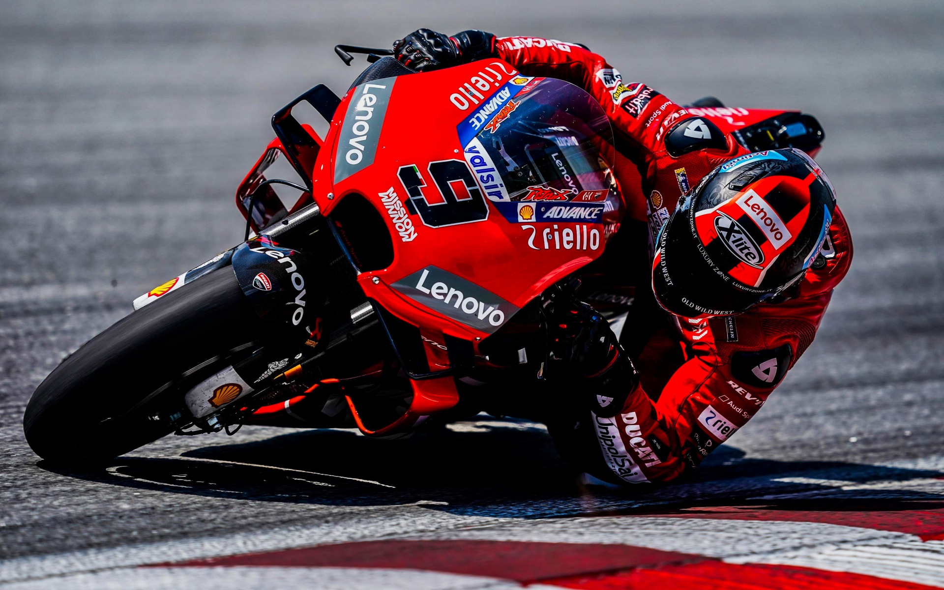 Pilota Ducati MotoGP in curva, 1920x1200 Full HD+, Laptop