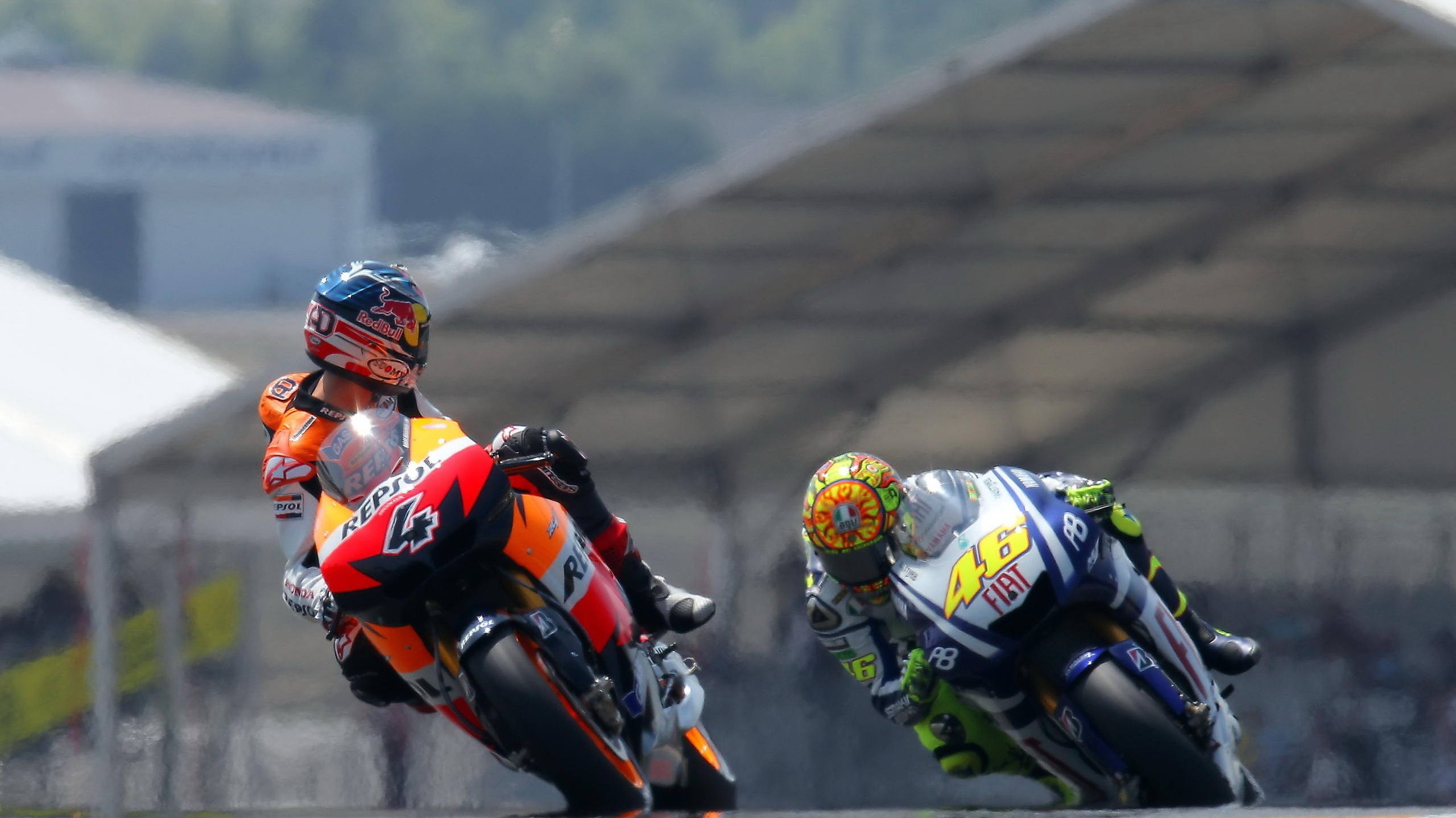 Piloti MotoGP in curva, 2560x1440 2K QHD, PC
