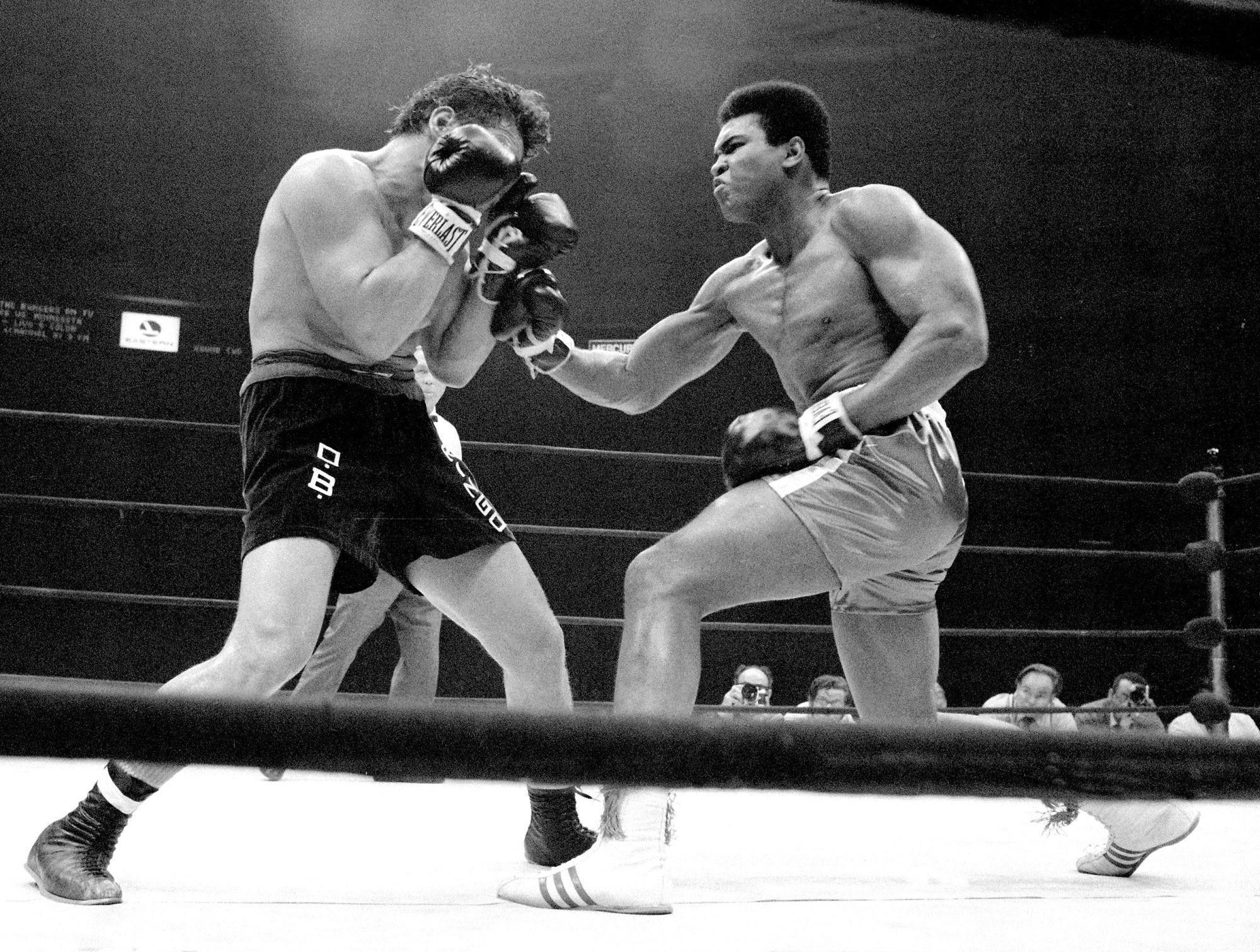 Muhammad Ali incontro pugilato bianco/nero, 2000x1511 2K, Desktop