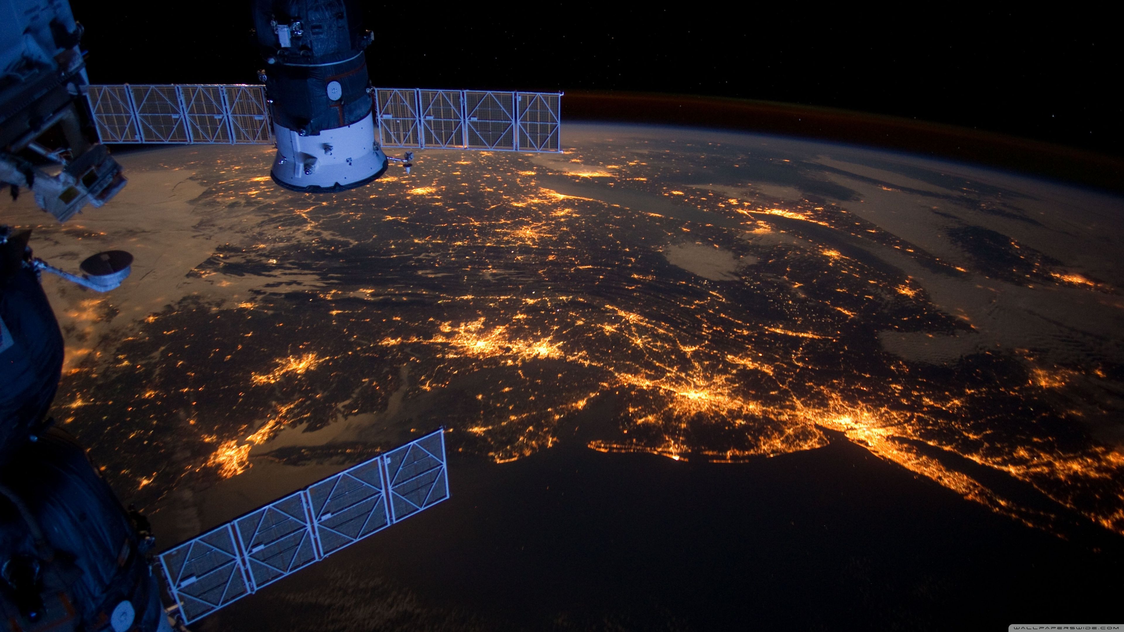 Stazione spaziale sopra Terra notturna, 3840x2160 4K, Desktop 4K