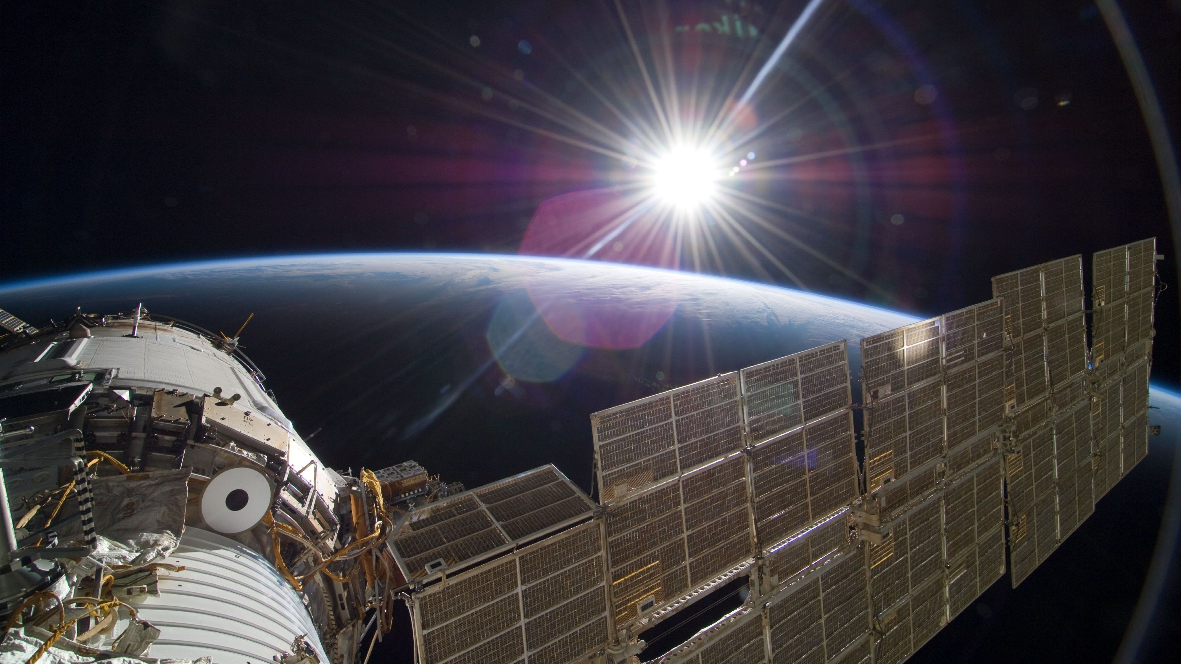 Stazione spaziale con pannelli solari, 3840x2160 4K Ultra HD, Monitor 4K