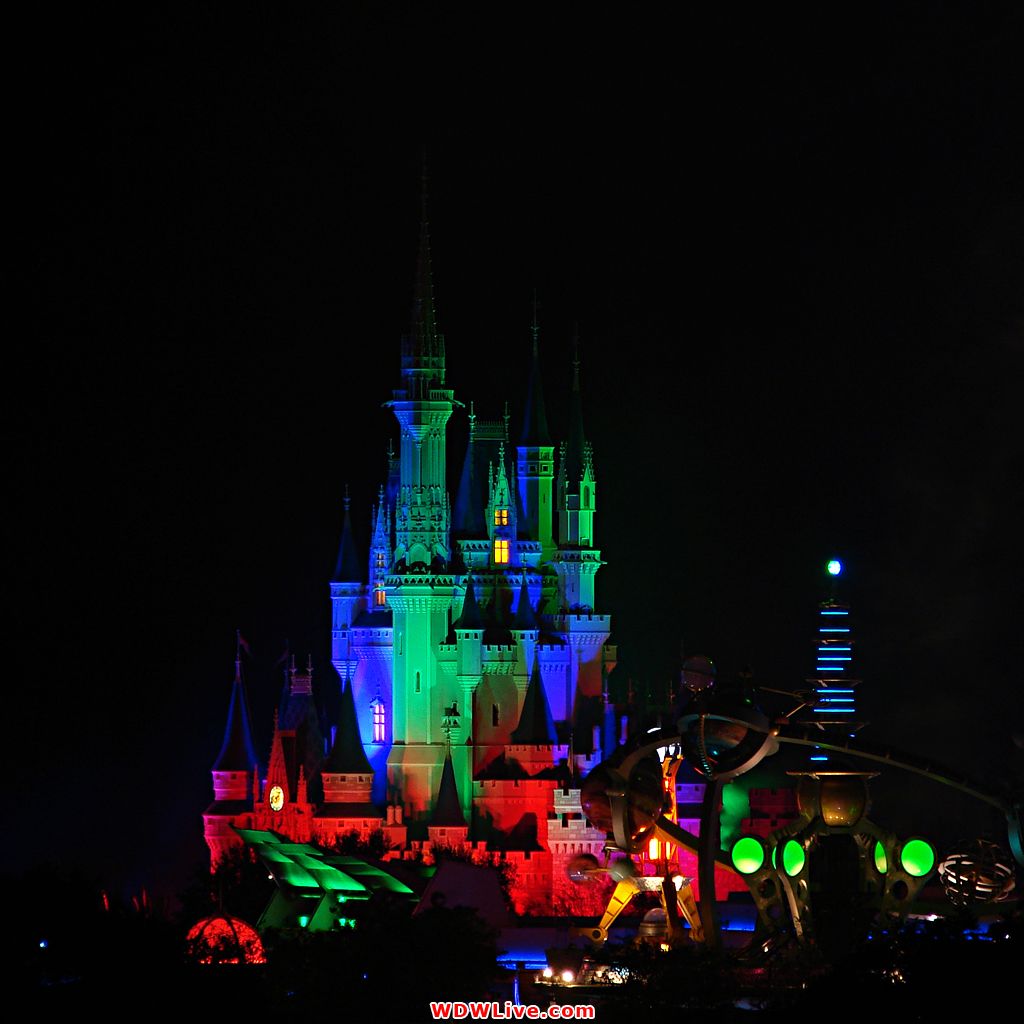 Castello Disney illuminato di notte, 1024x1024 HD, PC Desktop