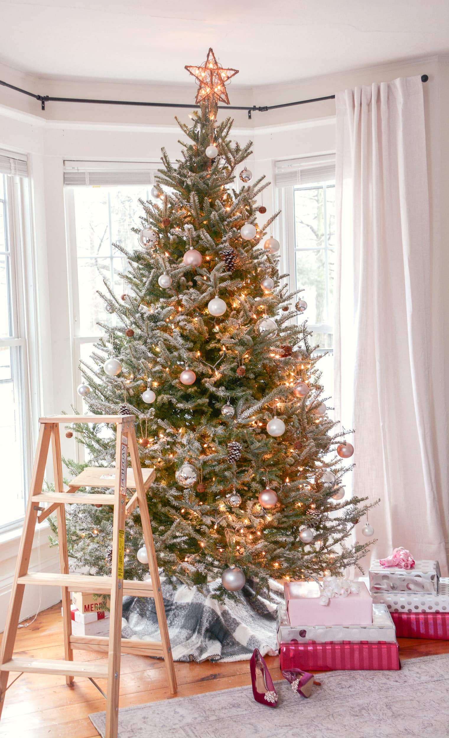 Albero di Natale rustico decorato, 1520x2496 Verticale, iPhone Air
