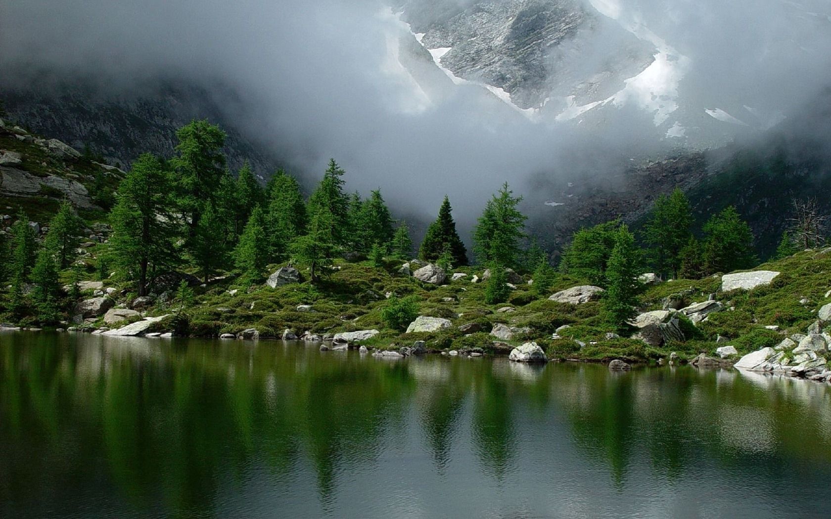Lago montano con abeti, 1680x1050 900p, HP Laptop