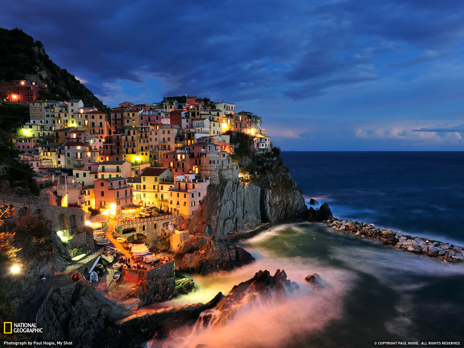 Cinque Terre villaggio costiero notte, 1600x1200 HD Ready, Acer Nitro