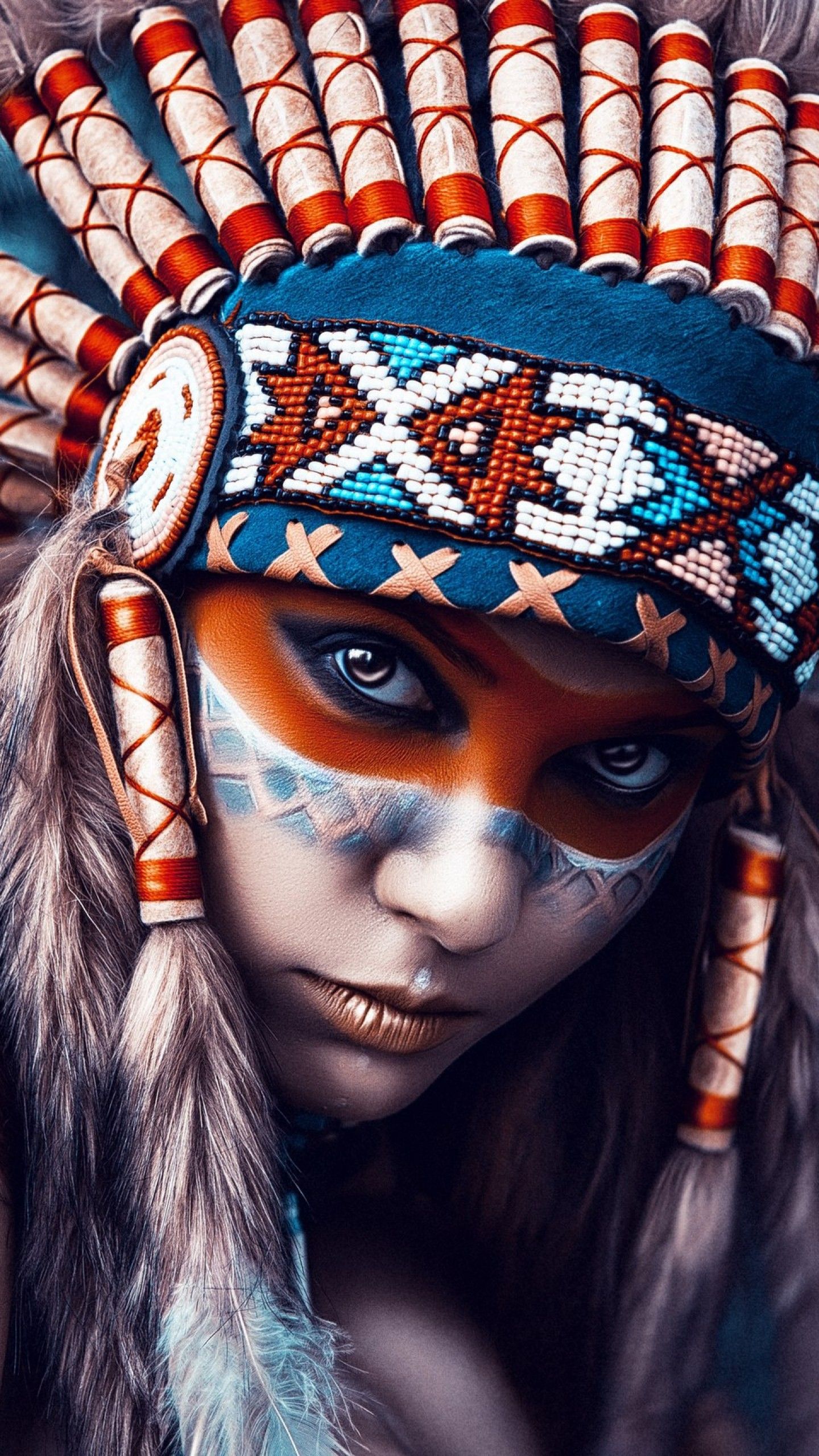 Donna con copricapo nativo americano, 1440x2560 Full HD Verticale, Samsung Galaxy