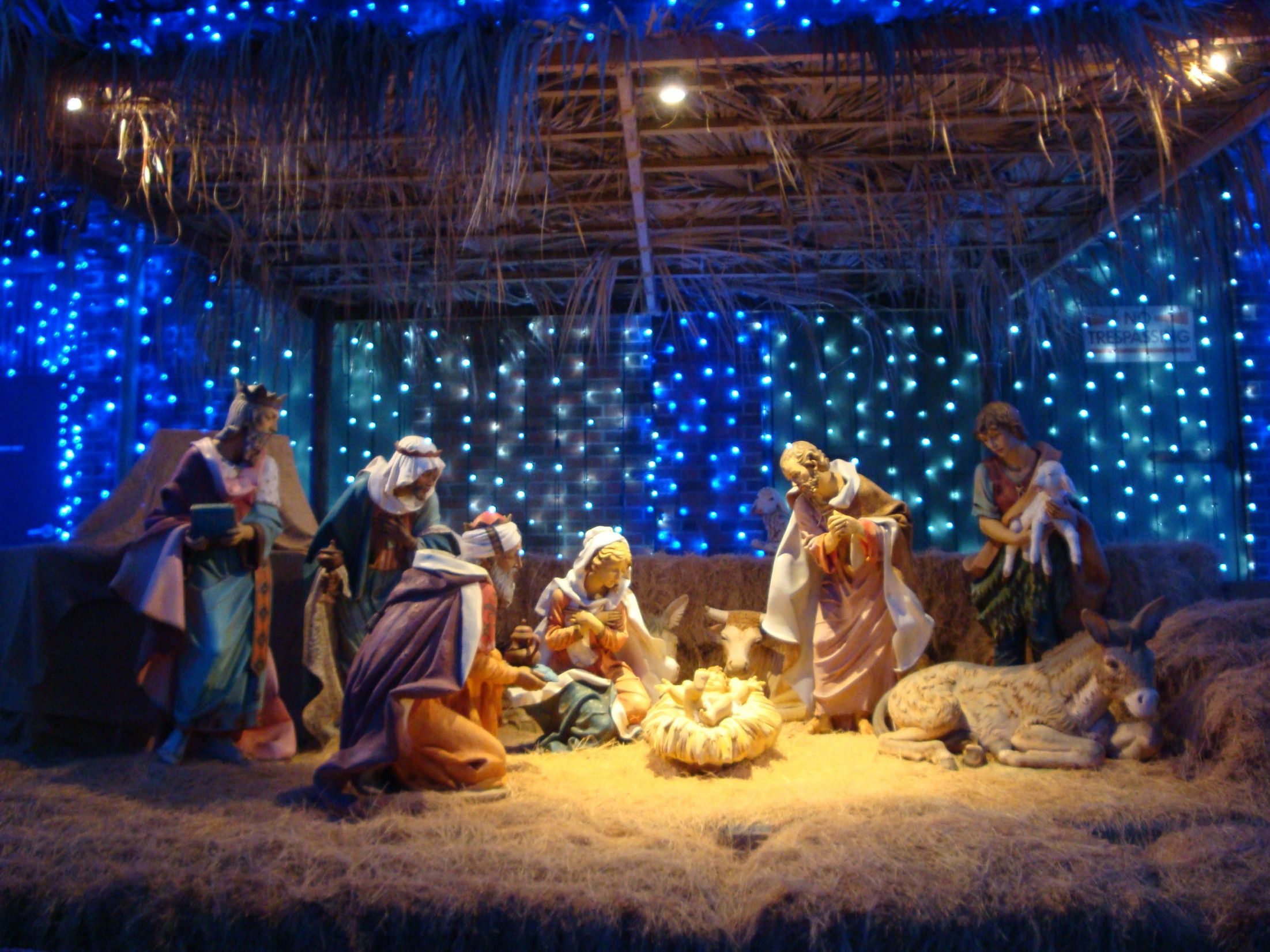 Presepe con luci blu, 2203x1652 Hi-Res, Desktop