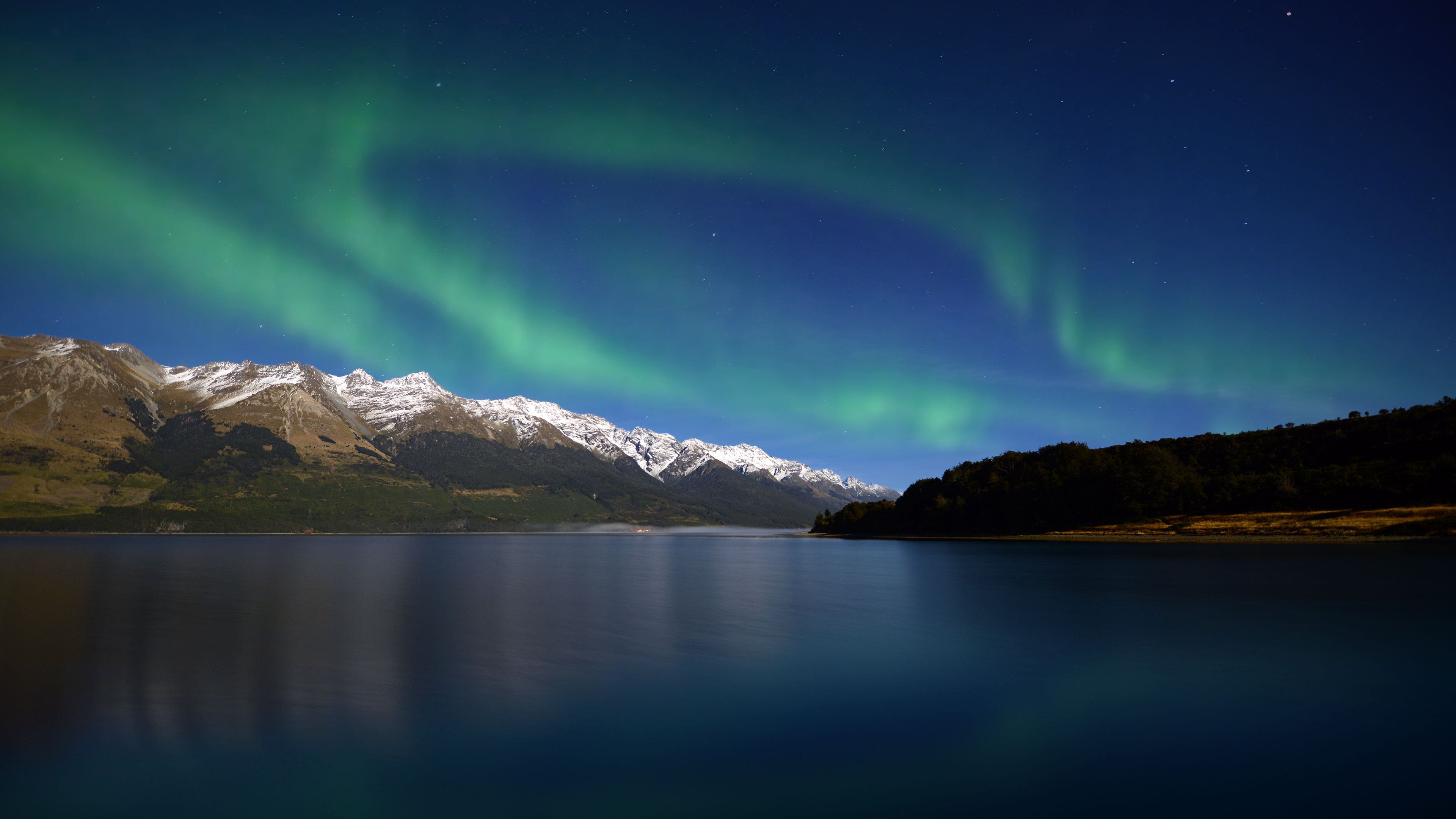 Aurora boreale su montagne innevate, 3840x2160 4K Ultra HD, Monitor 4K
