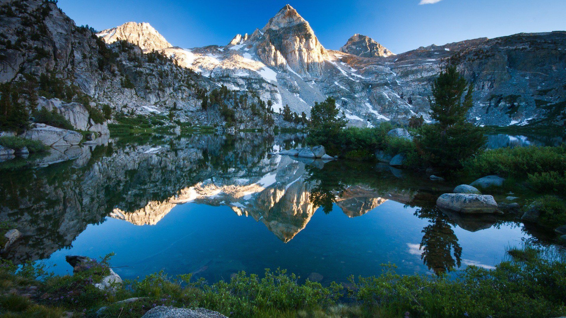 Montagne rocciose con lago riflettente, 1920x1080 Full HD 1080p, Desktop