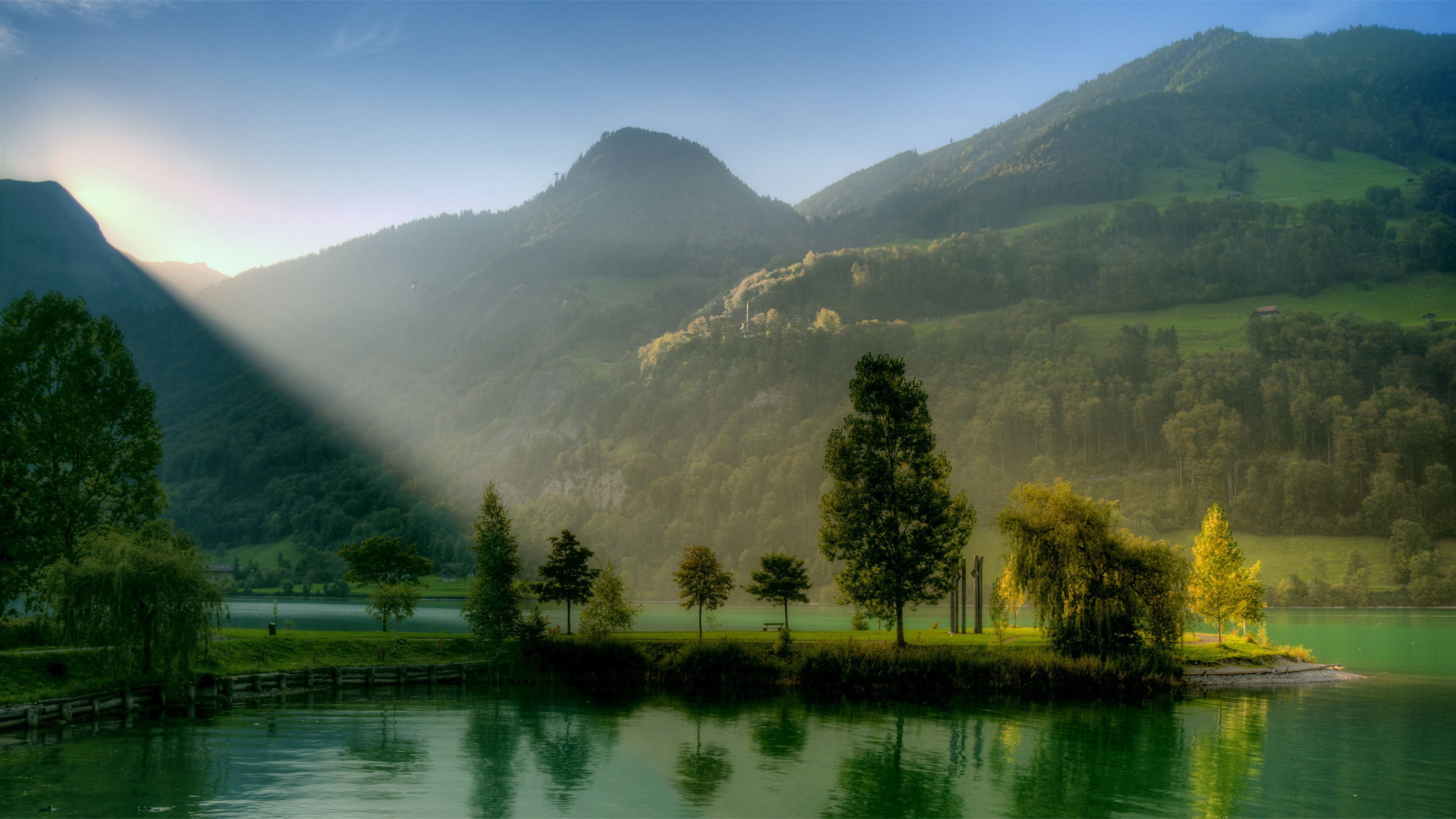 Lago con montagne e alberi, 3840x2160 Ultra HD, 4K TV