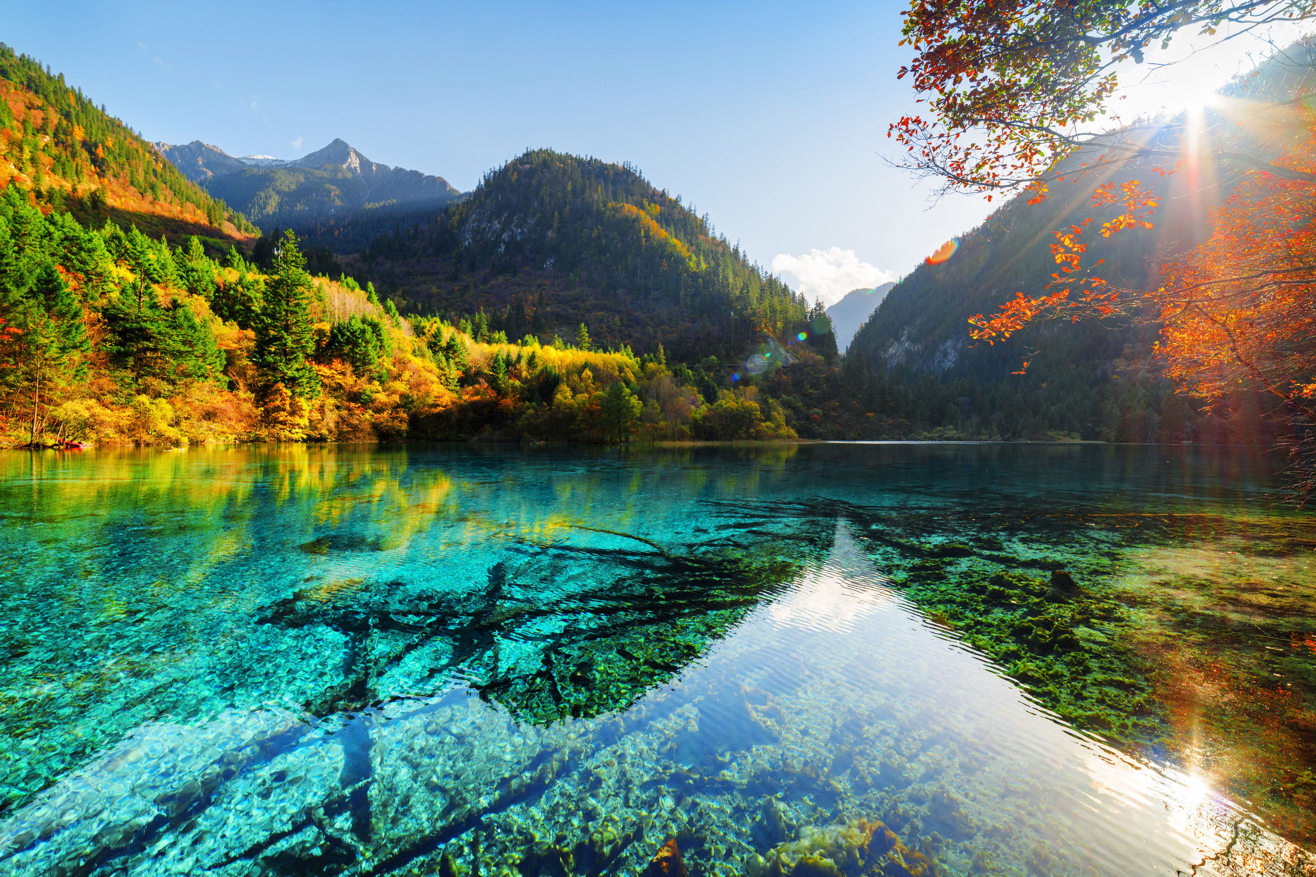 Lago turchese con montagne autunnali, 4200x2800 UHD, PC 4K