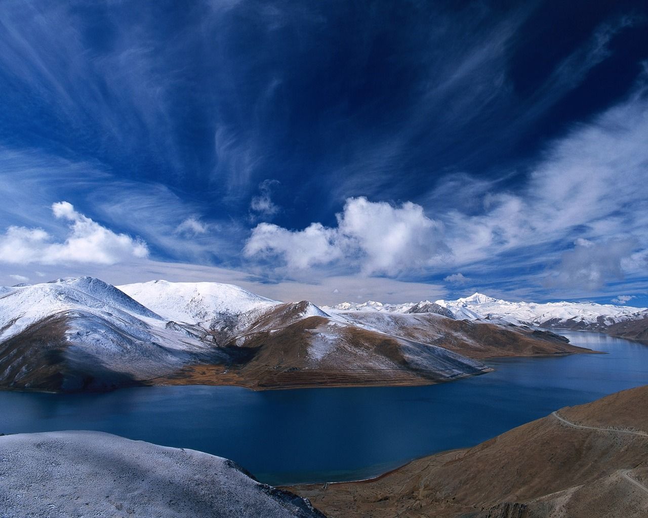 Montagne innevate lago blu, 1280x1024 720p, PC