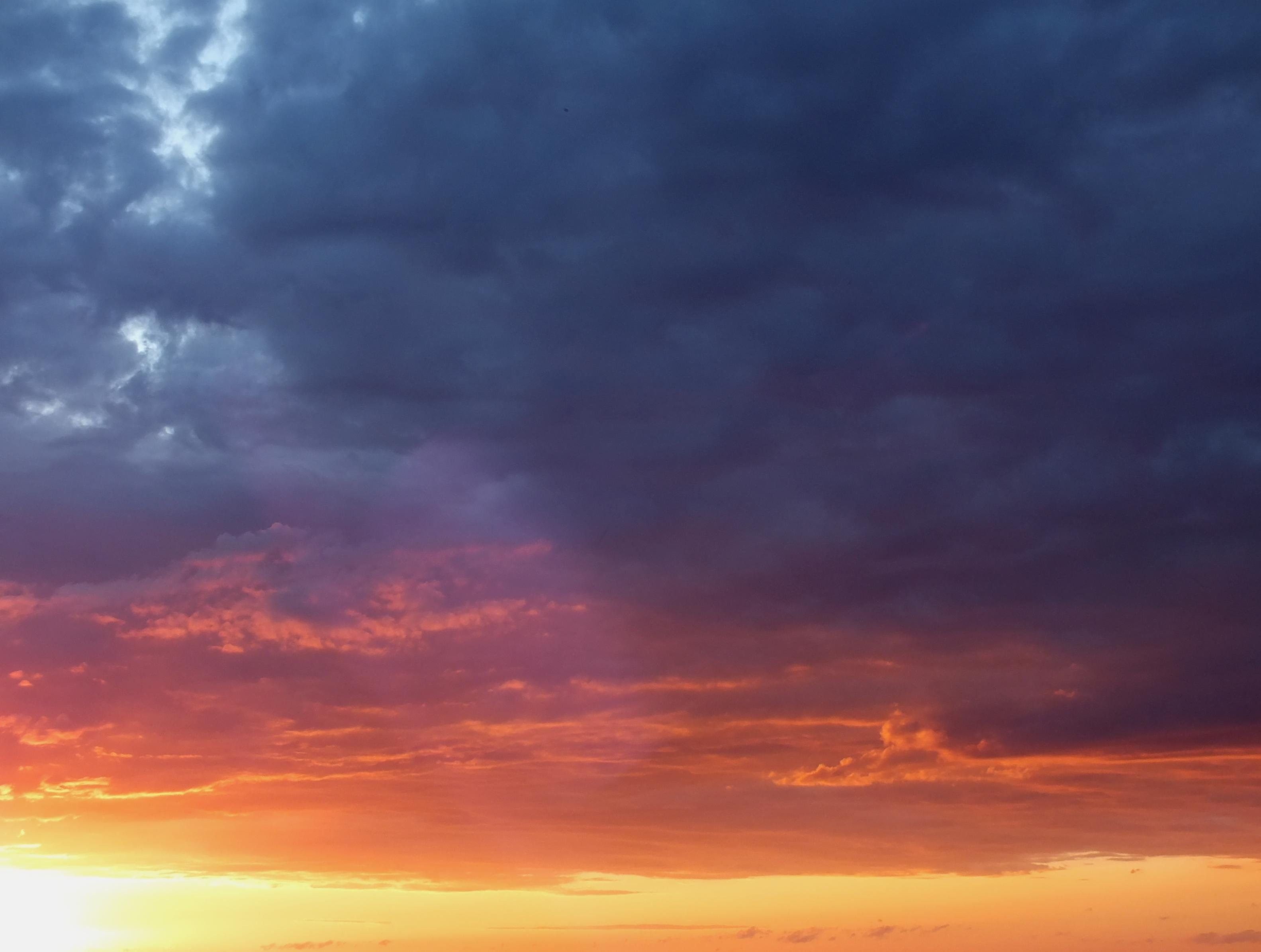 Tramonto con nuvole blu e arancioni, 3166x2389 WQXGA, Laptop