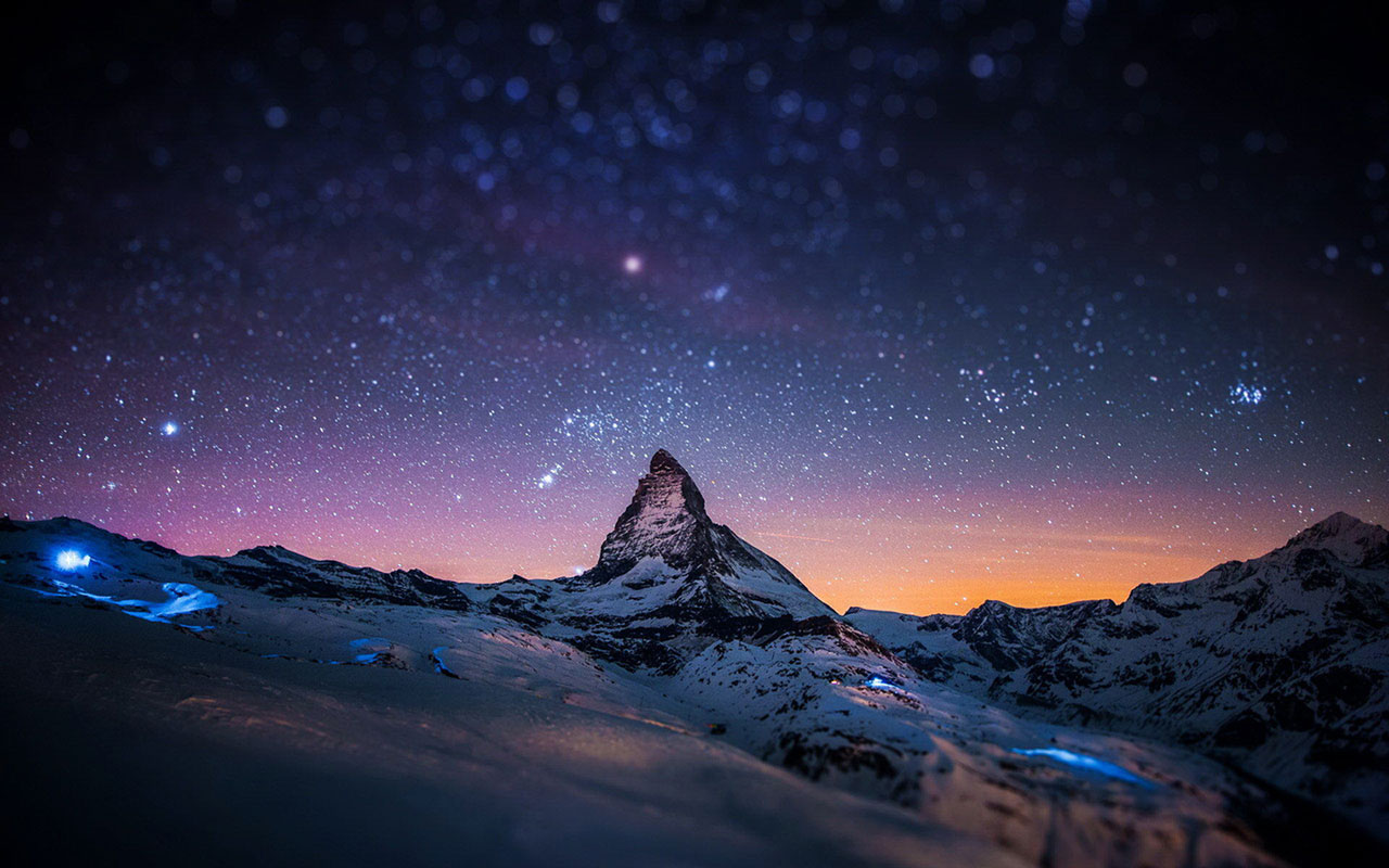 Montagna innevata sotto cielo stellato, 1280x800 720p, PC