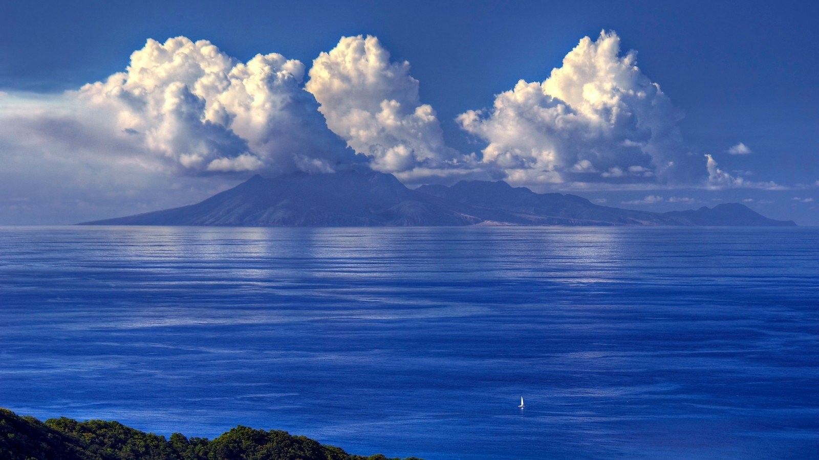 Mare blu con nuvole, 1600x900 900p, Laptop