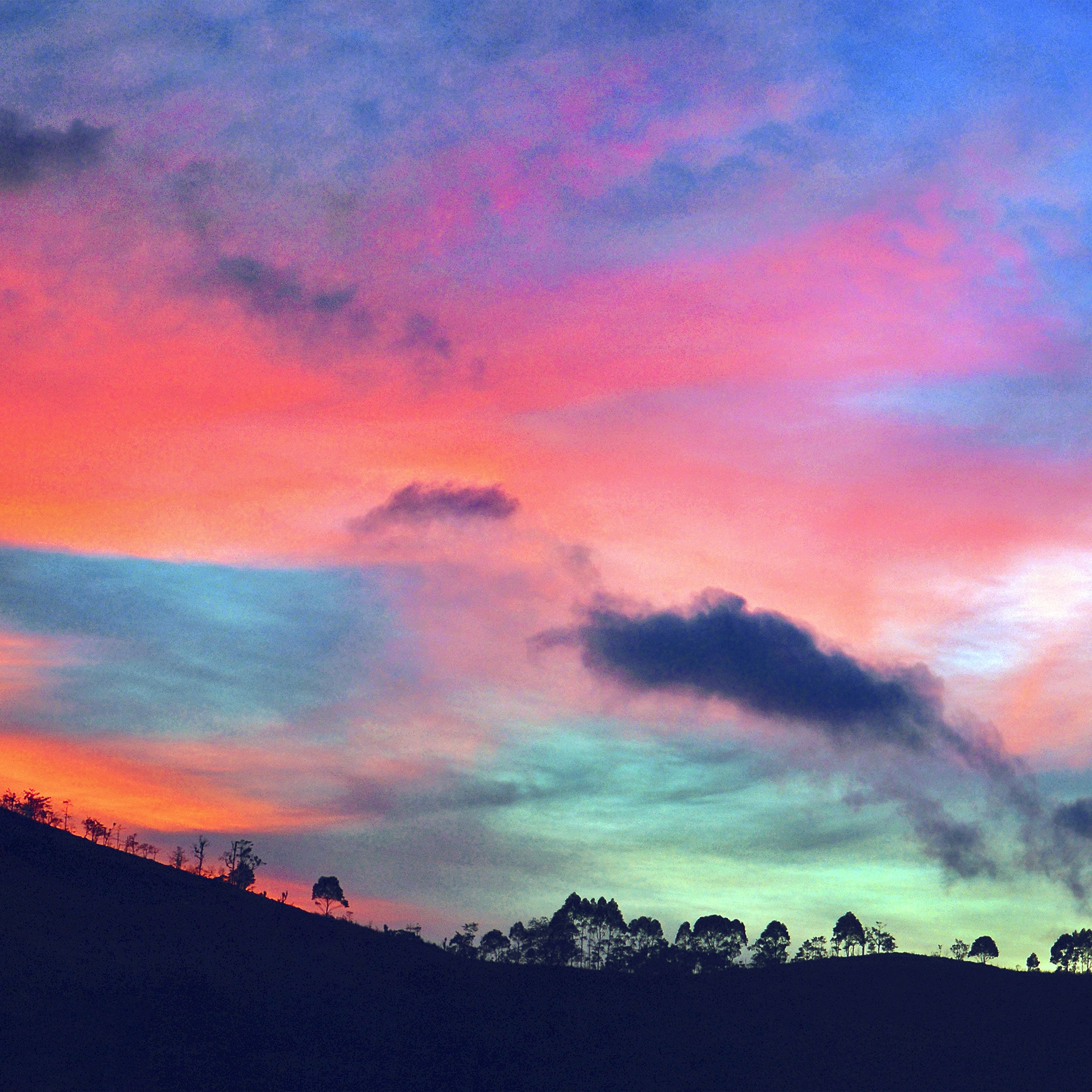 Tramonto colorato nuvole collina, 2732x2732 2K+, Laptop