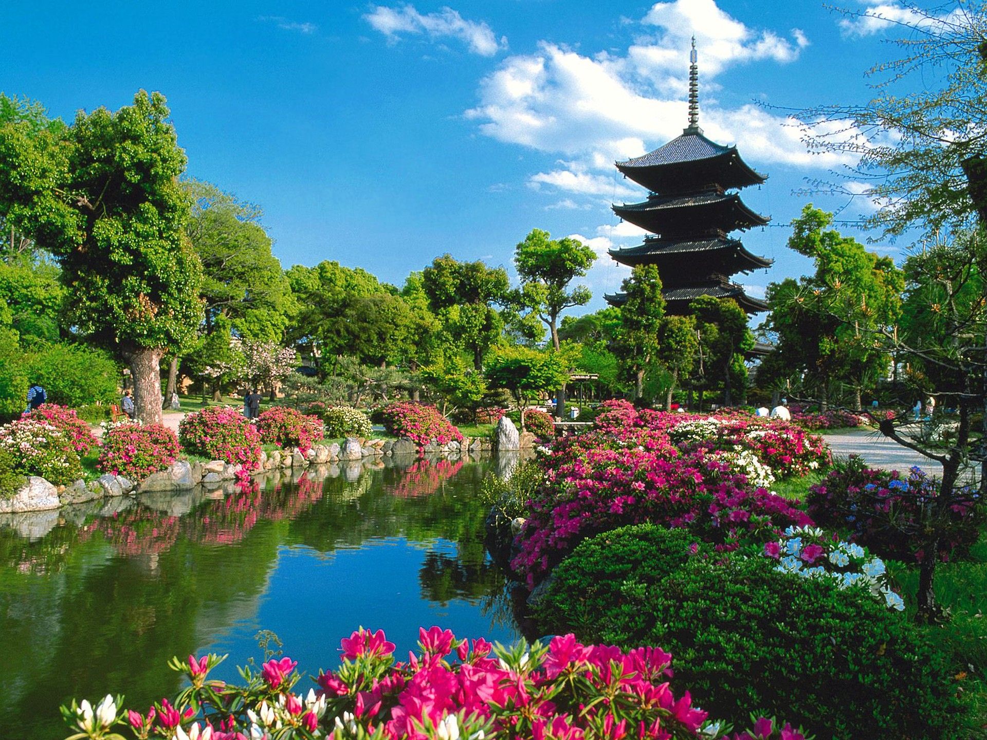 Pagoda giapponese con giardino, 1920x1440 Full HD+, Desktop