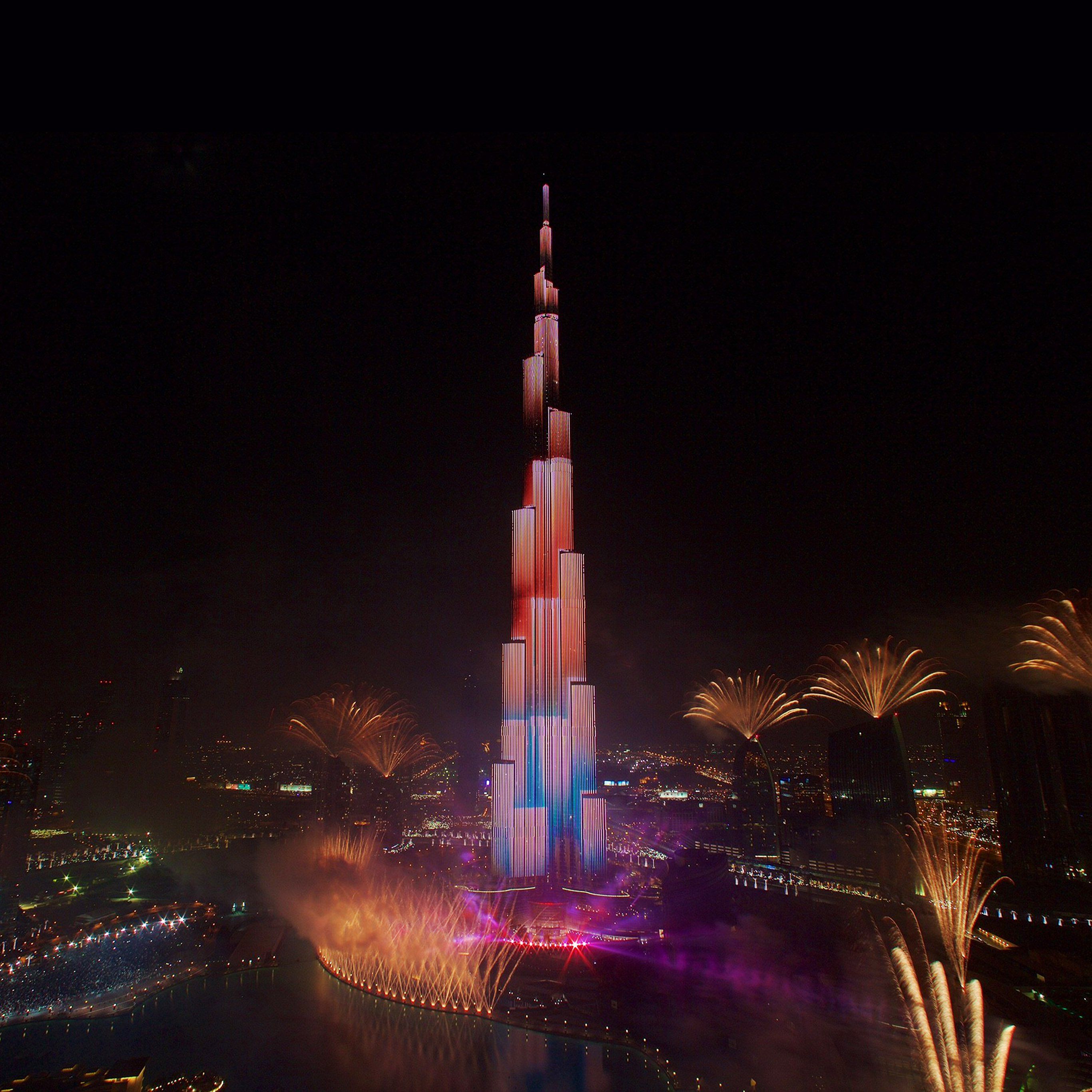 Burj Khalifa fuochi d'artificio notte, 2732x2732 2K, Desktop