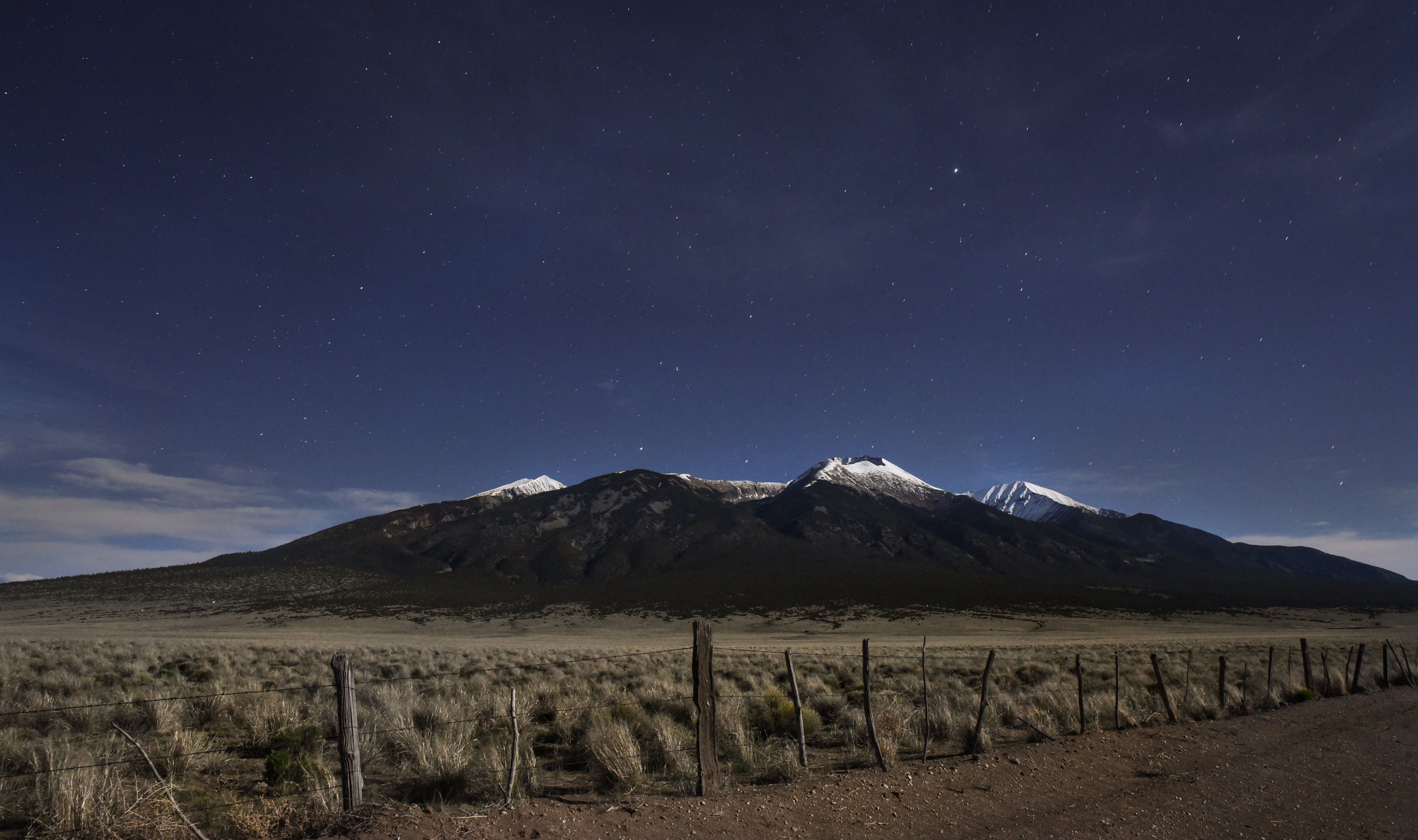 Montagne innevate deserto notte, 5944x3523 UHD, Monitor 4K