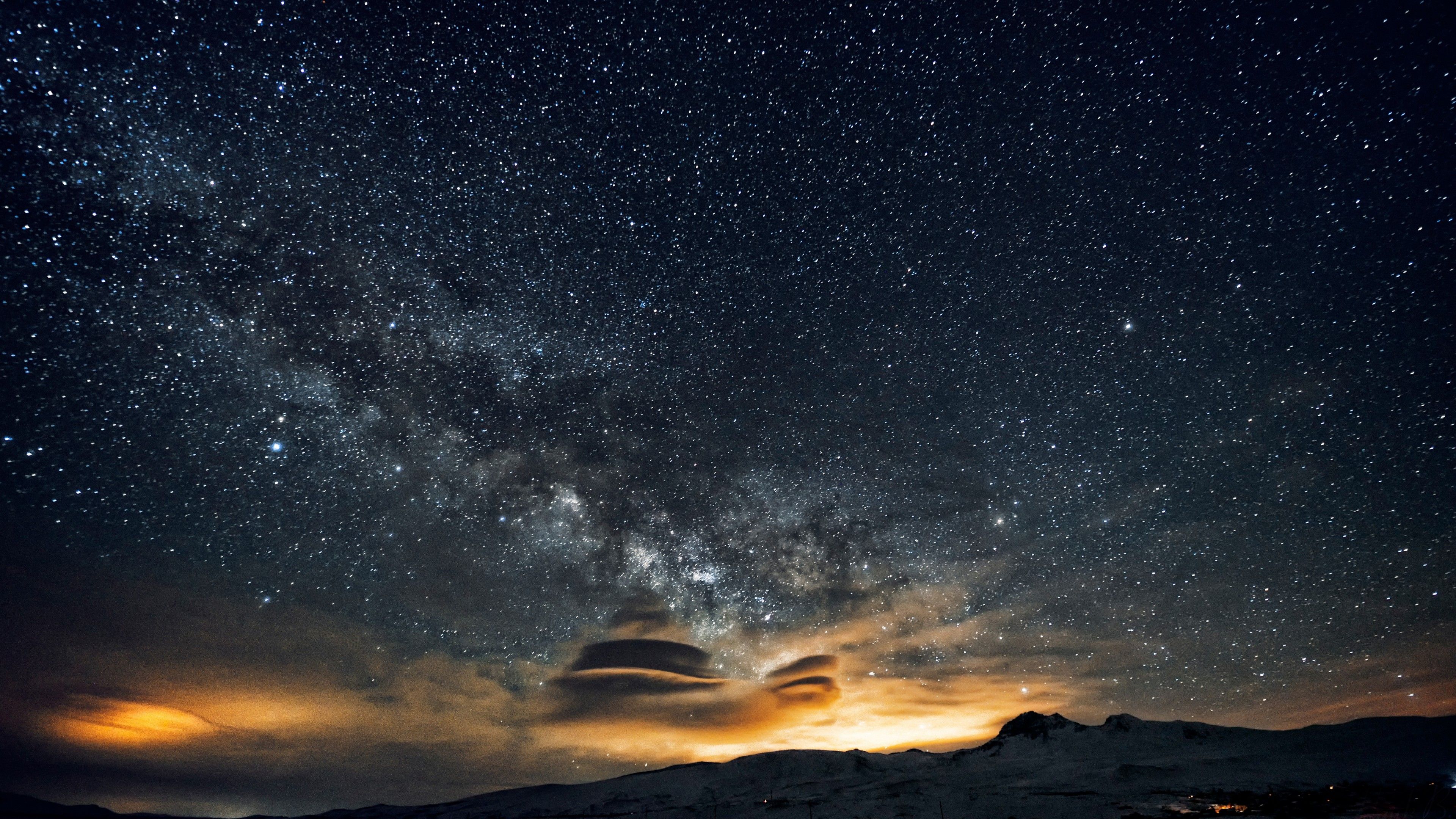 Cielo notturno stellato con montagne, 3840x2160 4K, Monitor 4K