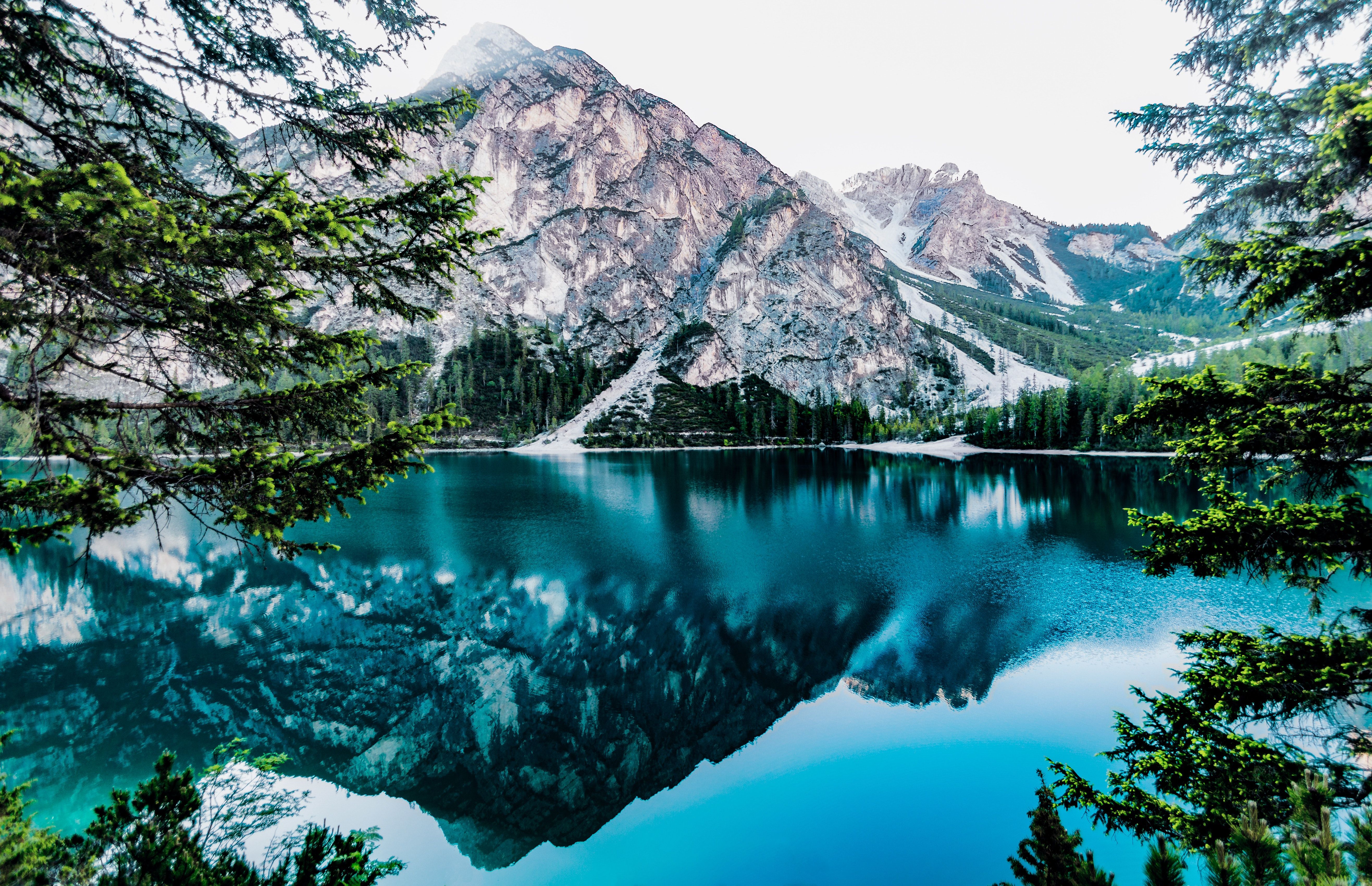 Lago turchese e montagne, 5266x3403 Ultra HD, 4K TV
