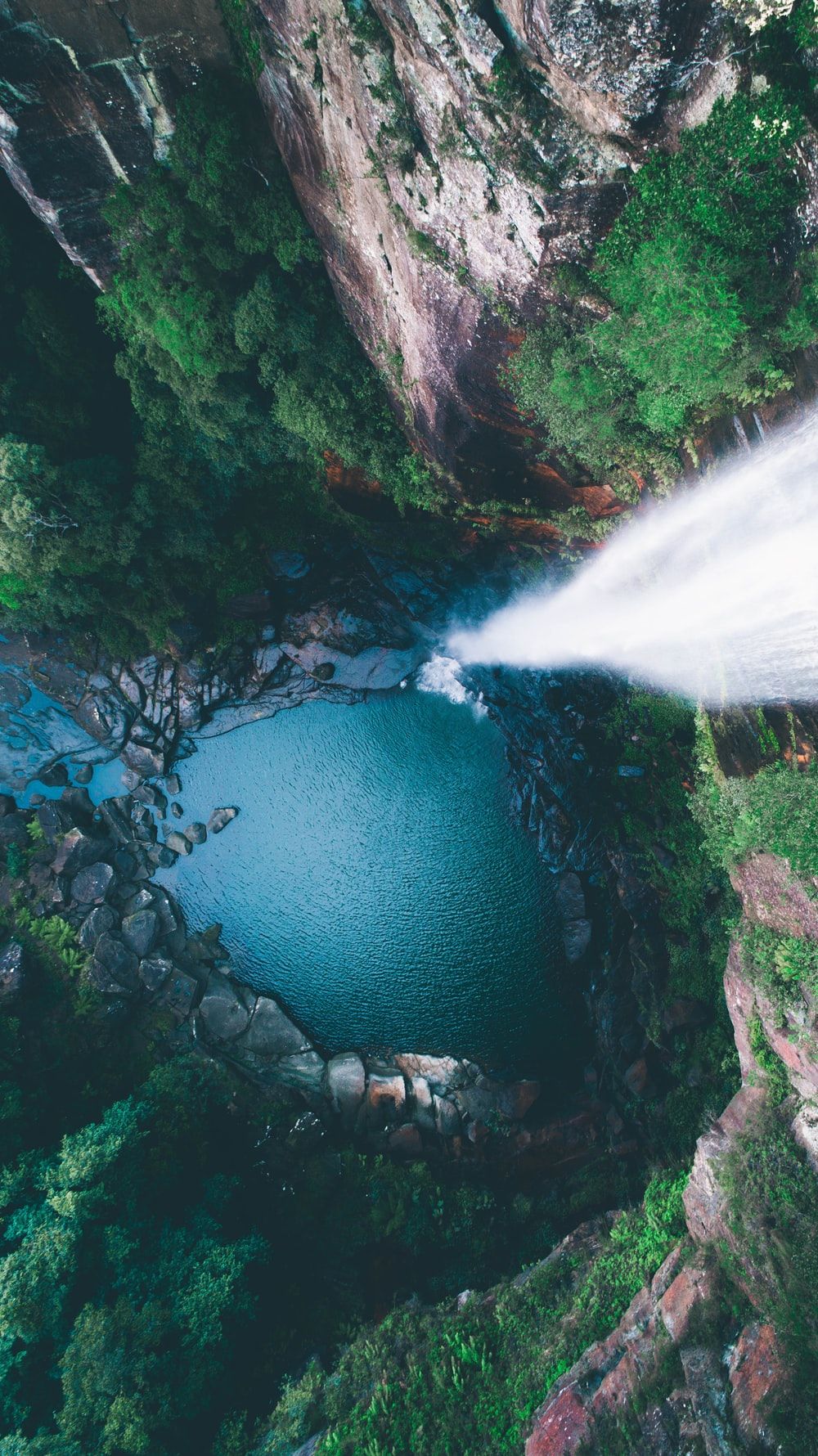 Cascata vista dall'alto turchese, 1000x1780 Full HD Verticale, iPhone