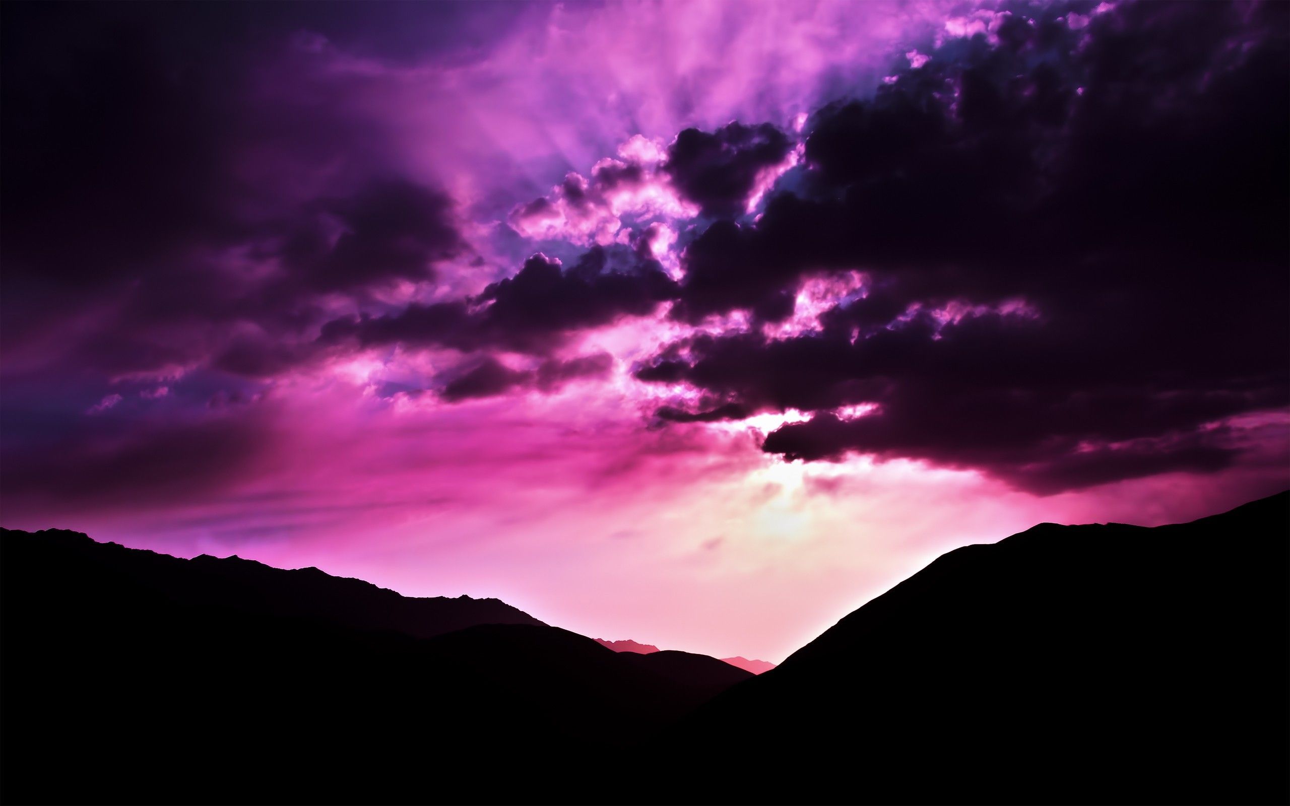 Tramonto viola tra montagne, 2560x1600 2K+, MacBook Pro