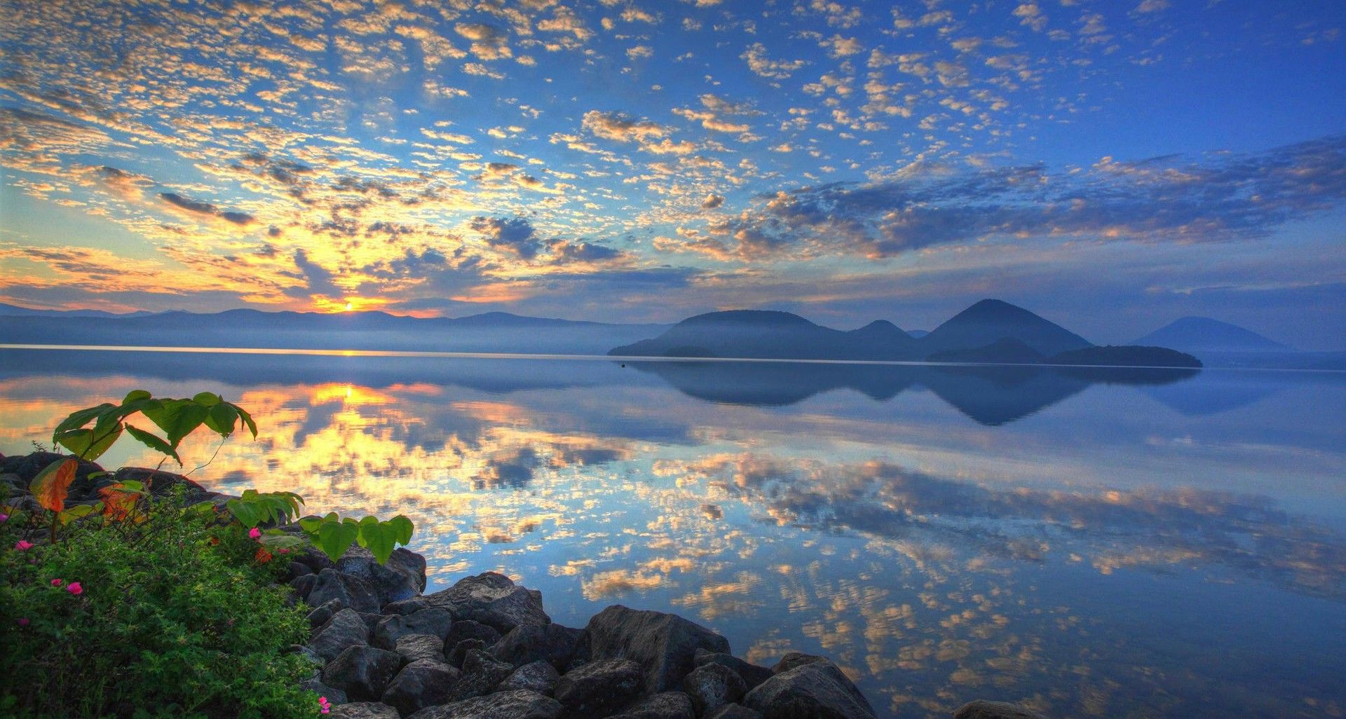 Lago all'alba con montagne, 1920x1026 Full HD, PC