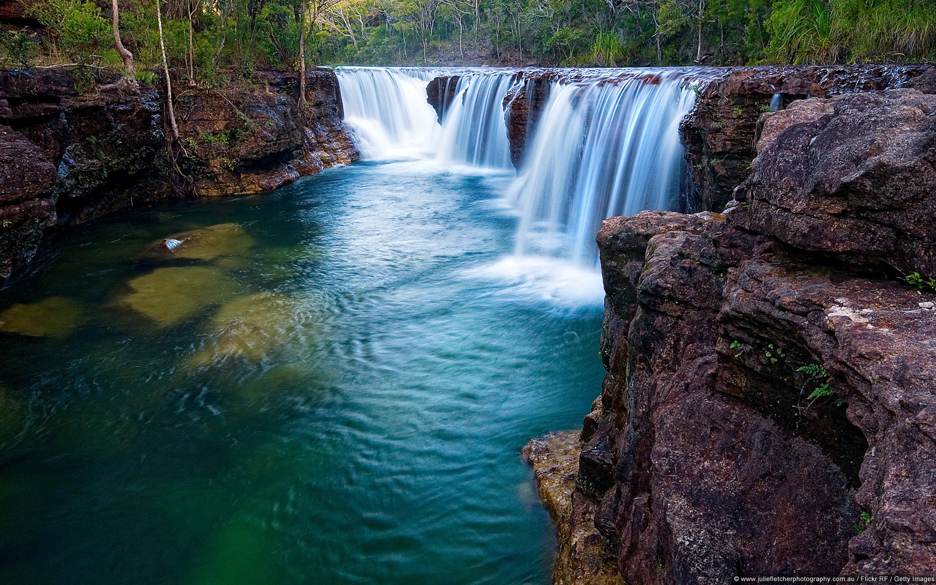 Sentiero verde lungo lago, 1366x768 720p, PC