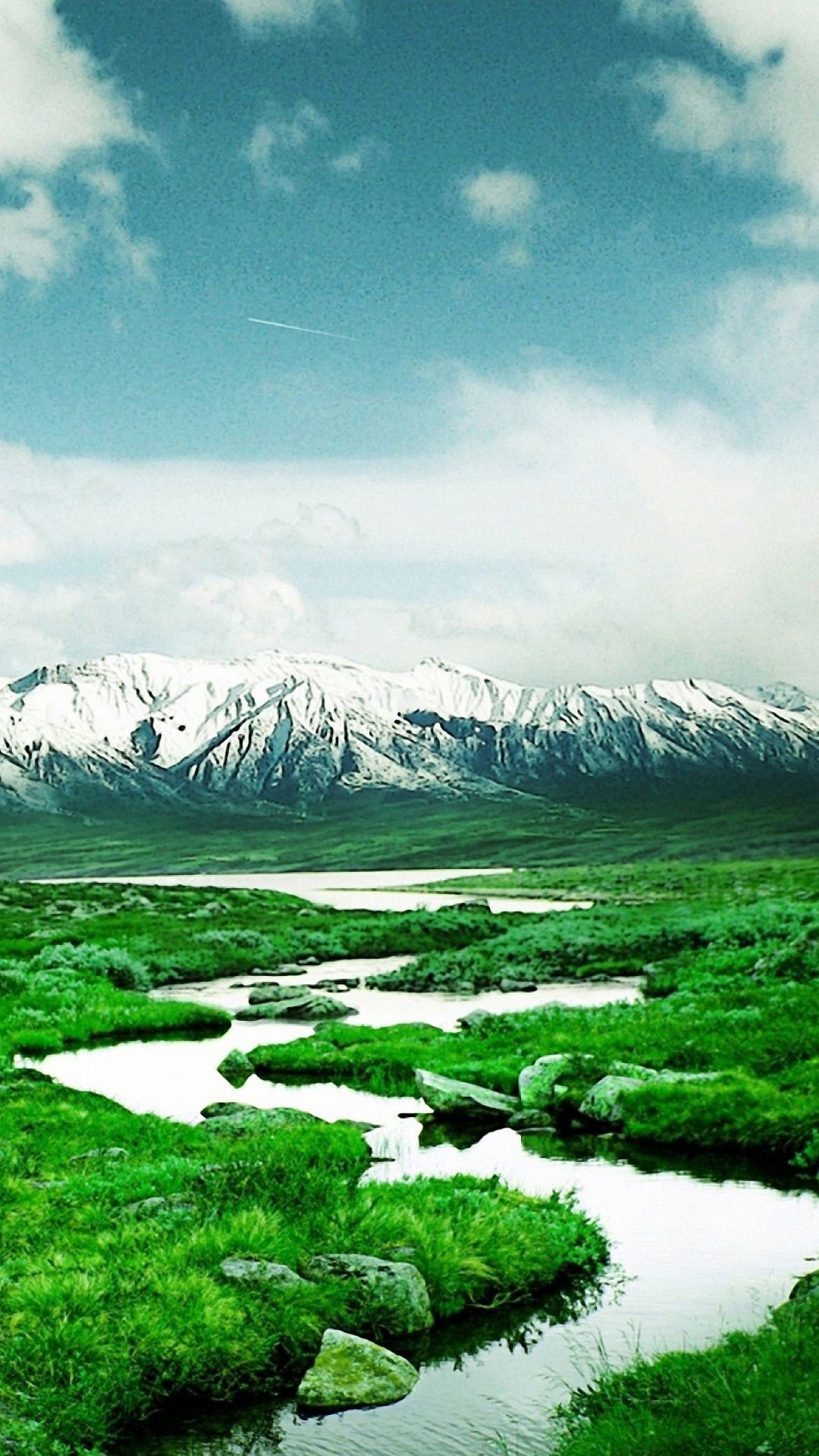 Valle verde con fiume e montagne, 1080x1920 Verticale, Mobile
