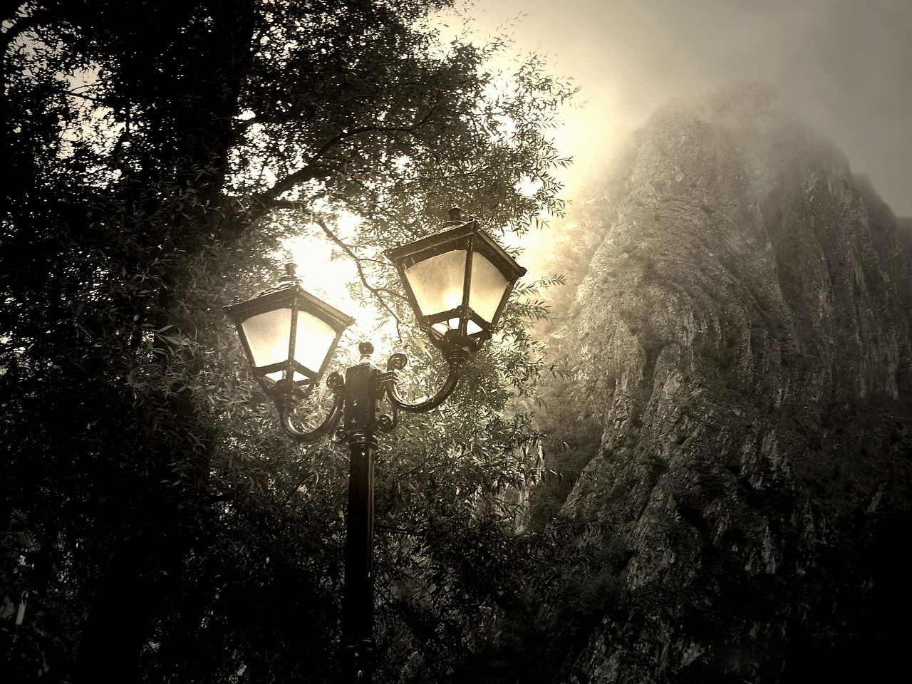 Lampione nella nebbia autunnale, 1280x960 HD, Desktop