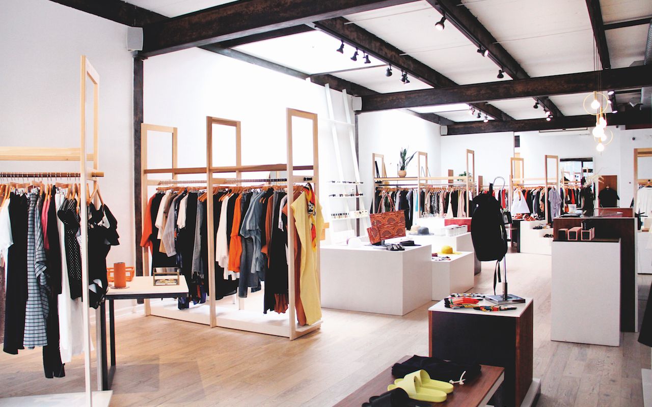 Interno negozio abbigliamento minimal, 1920x1200 Full HD+ WUXGA, Laptop