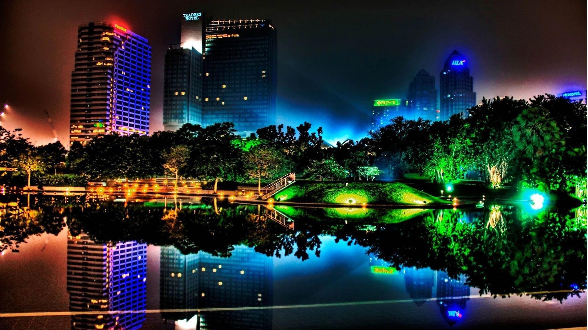Skyline notturno neon riflesso lago, 1920x1080 1080p, PC Desktop