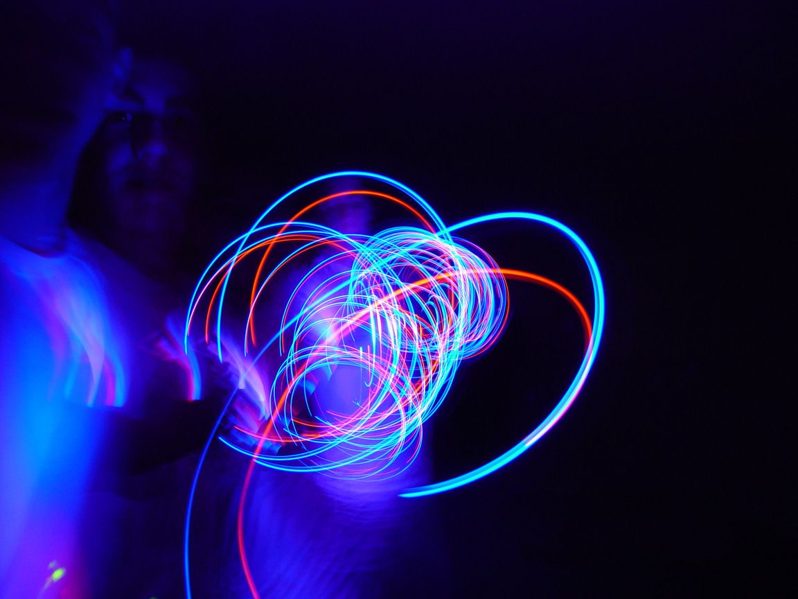 Silhouette con luci al neon vorticose, 1152x864 HD, iMac