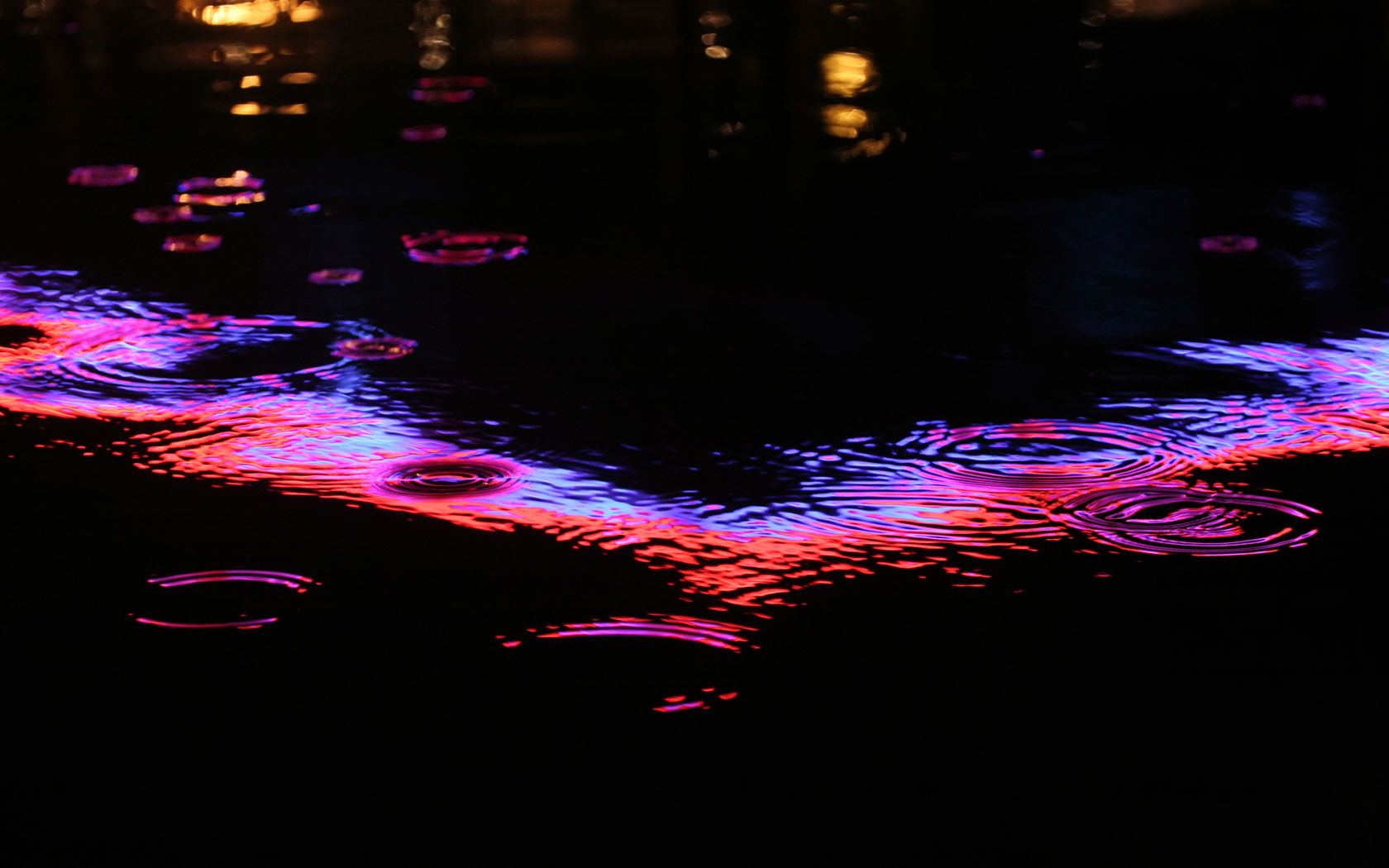 Riflessi neon su acqua notturna, 1680x1050 HD, PC