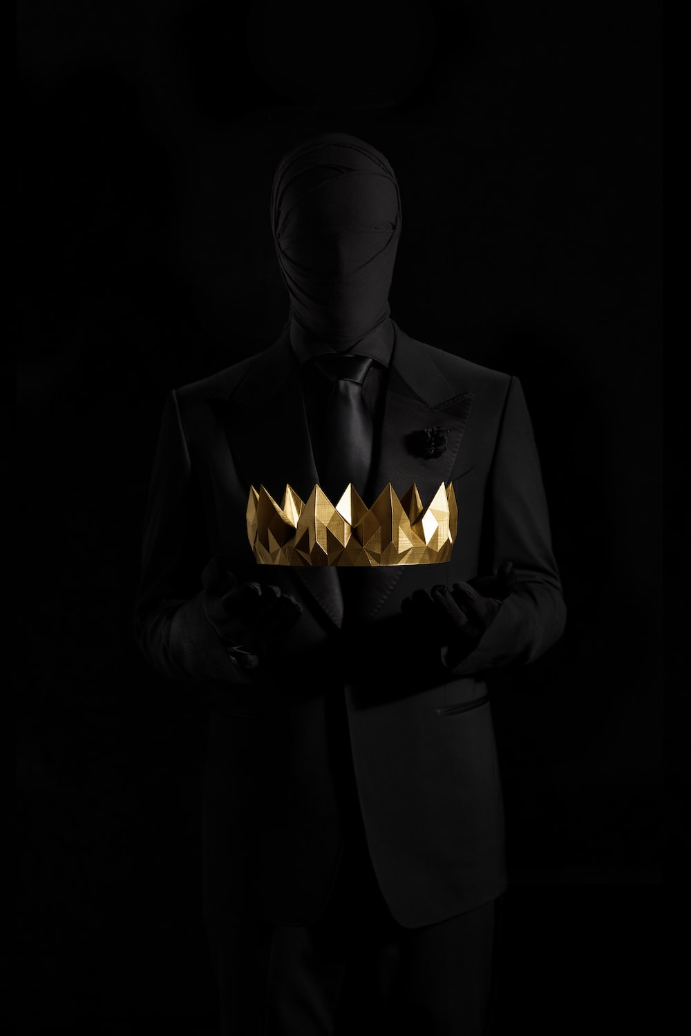 Uomo silhouette con corona dorata, 1000x1500 Full HD Verticale, Smartphone
