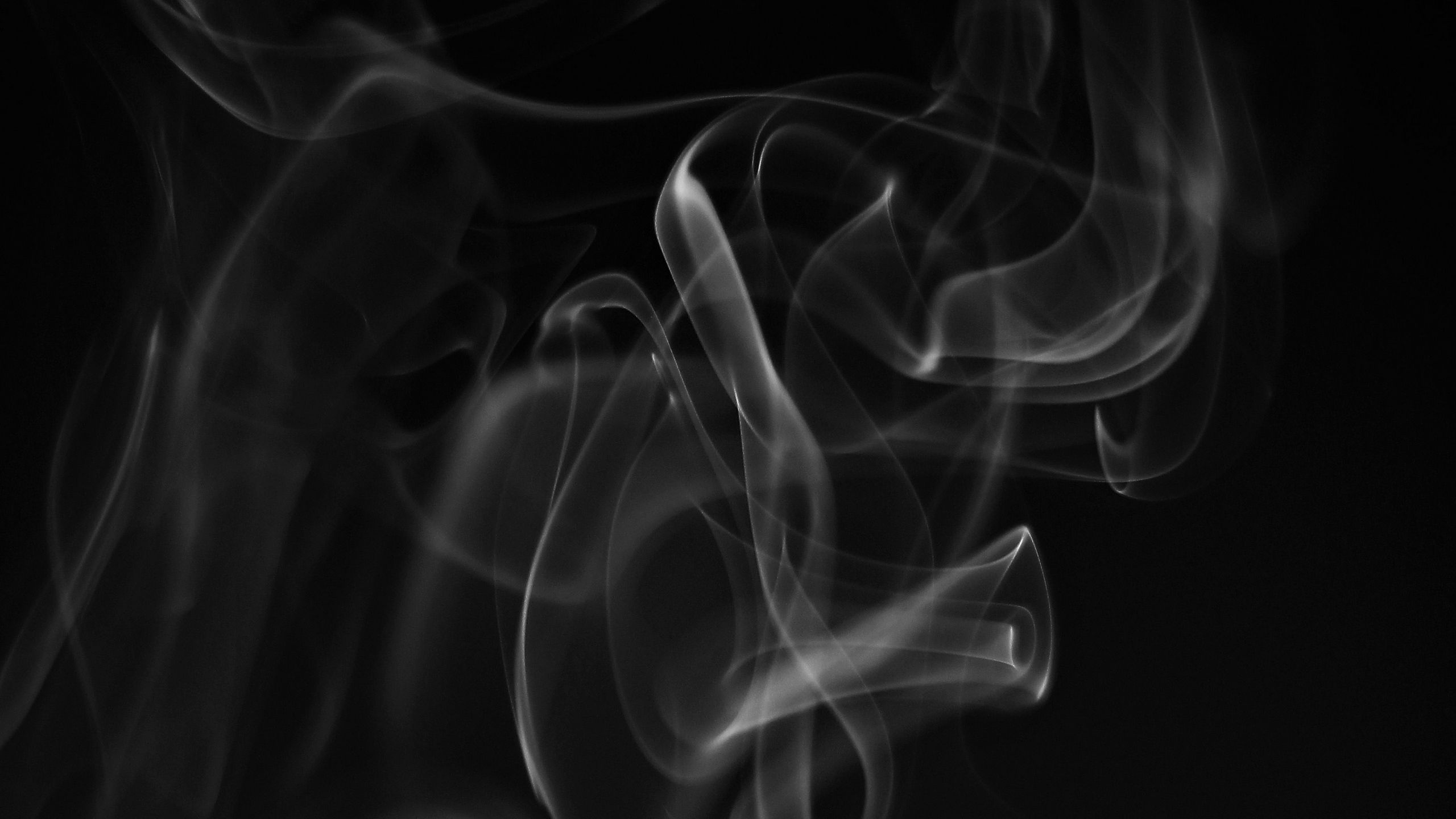 Fumo bianco su nero, 2560x1440 2K, Desktop