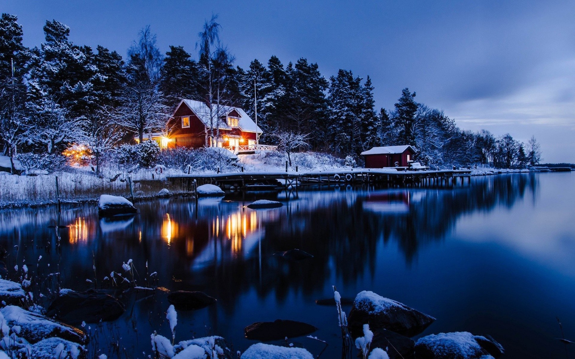 Casa innevata sul lago notturno, 1920x1200 WUXGA, PC