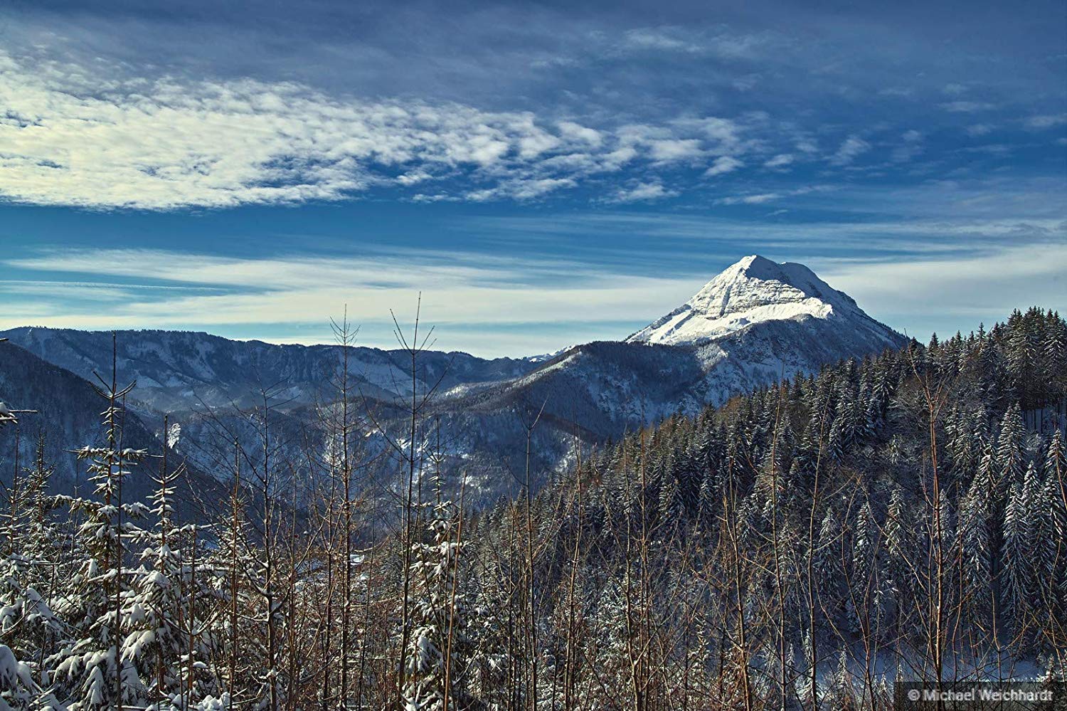 Montagna innevata con foresta, 1500x999 720p, Acer Nitro
