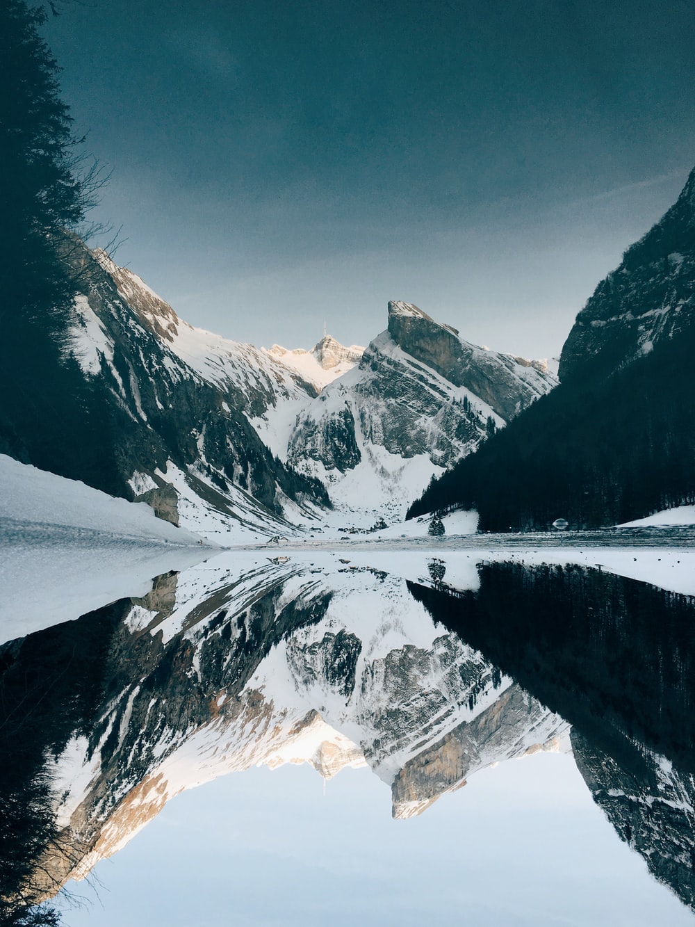 Montagne innevate con lago, 1000x1333 Full HD Verticale, Smartphone
