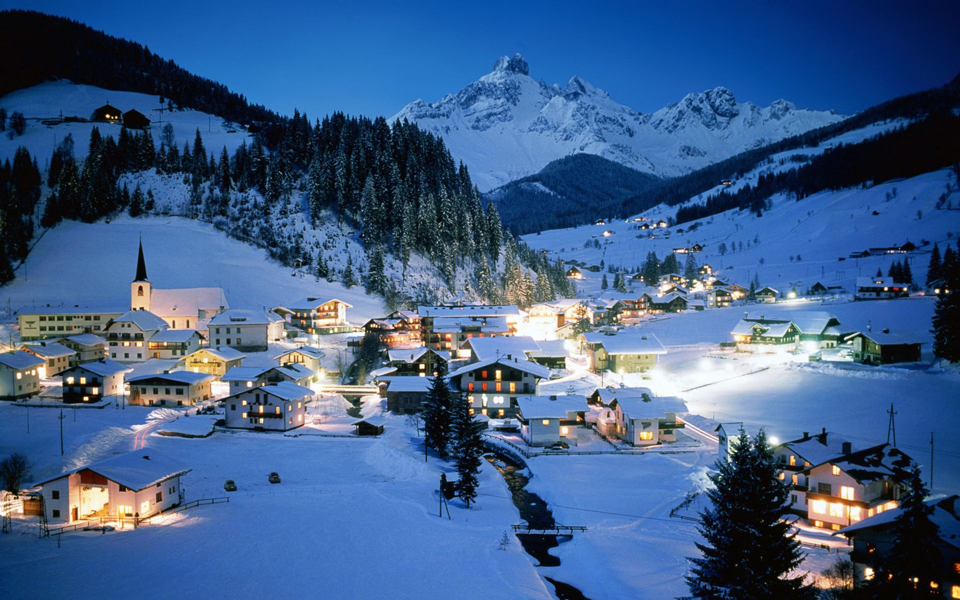 Villaggio alpino innevato di notte, 1920x1200 Full HD+, Laptop