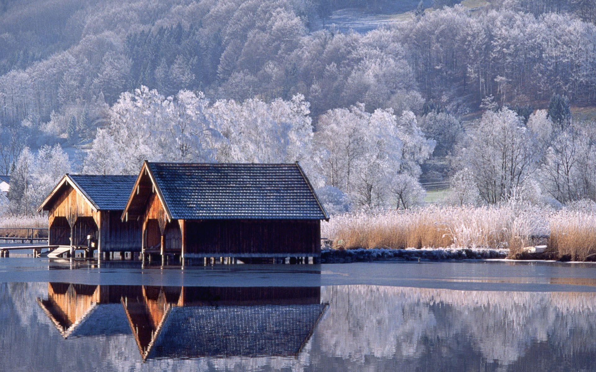Capanne di legno lago innevato, 1920x1200 Full HD+ WUXGA, Laptop