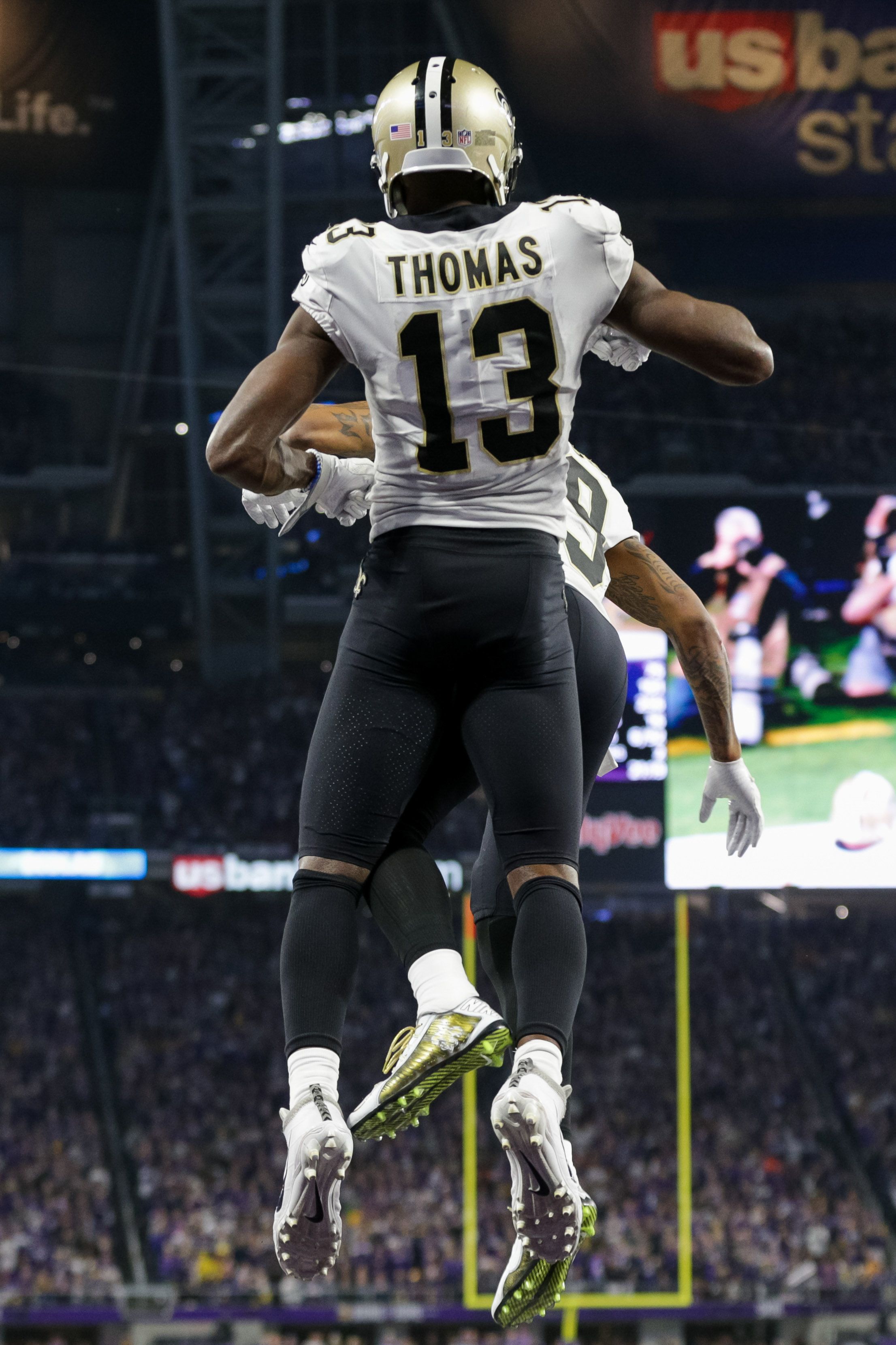 Giocatori Saints festeggiano touchdown, 2212x3319 Verticale, iPhone Plus
